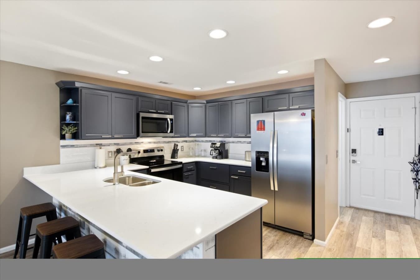 05-4897 Bridgepointe Dr 442 - 5.jpg
