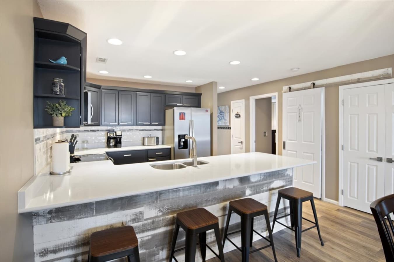 06-4897 Bridgepointe Dr 442 - 6.jpg