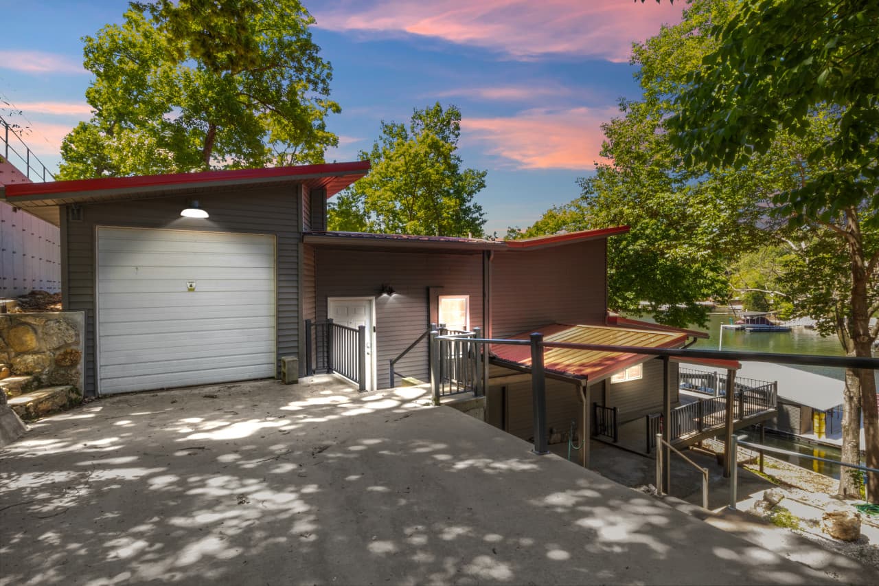 14-30878 Hickory Rd - 8.jpg