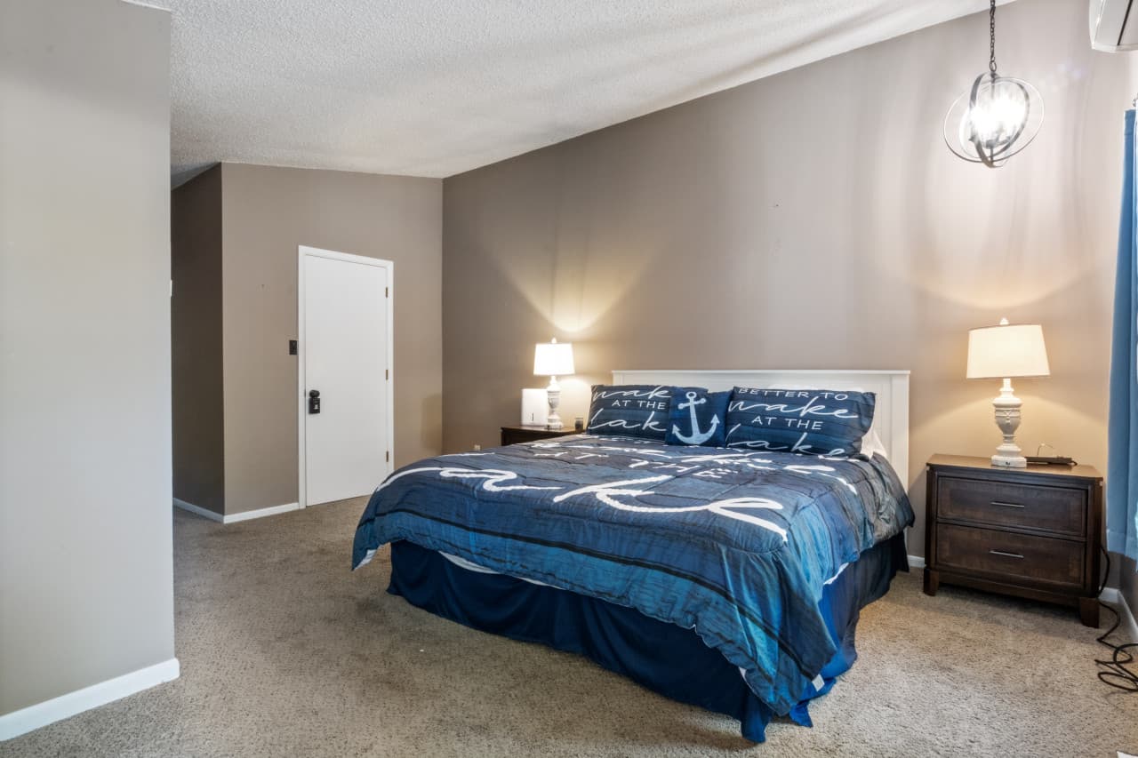 24-30878 Hickory Rd - 18.jpg