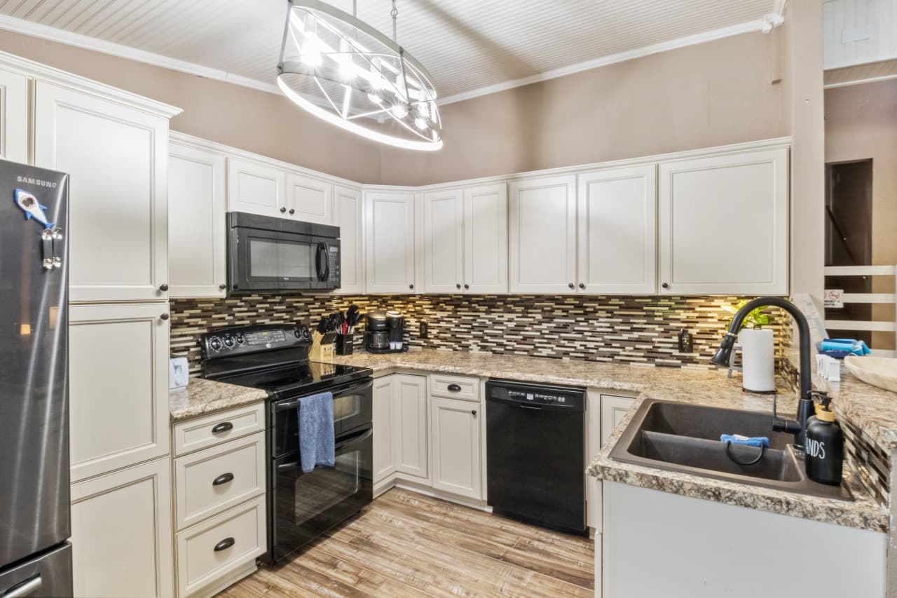 36-30878 Hickory Rd - 30.jpg