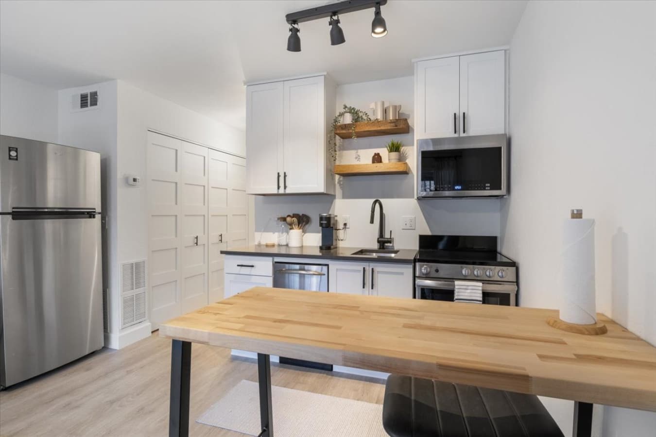 16-159 Southwood Shores Pl 3B - 16.jpg