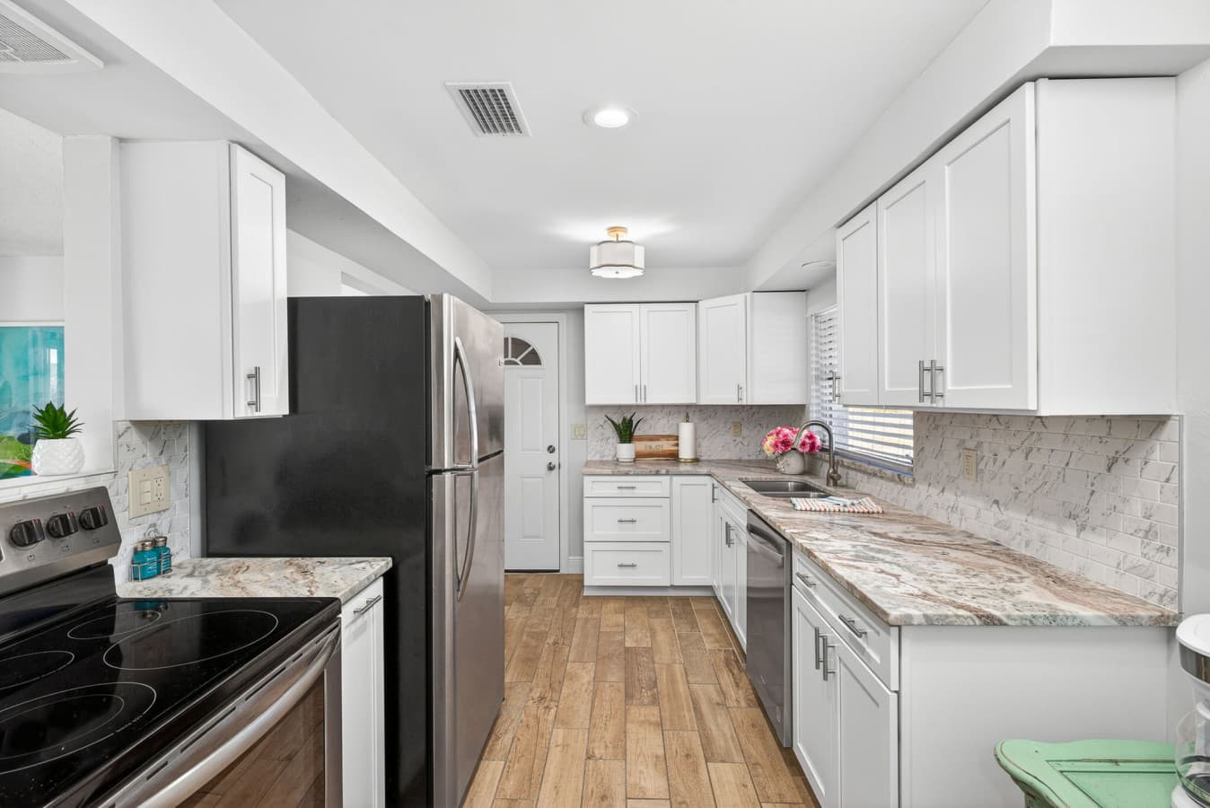 13-Kitchen 3.jpg