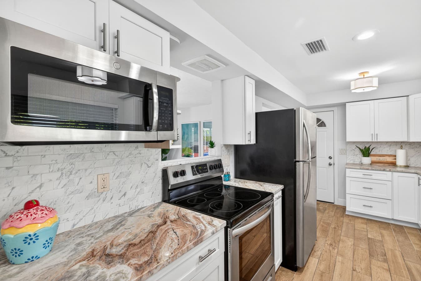 12-Kitchen 2.jpg