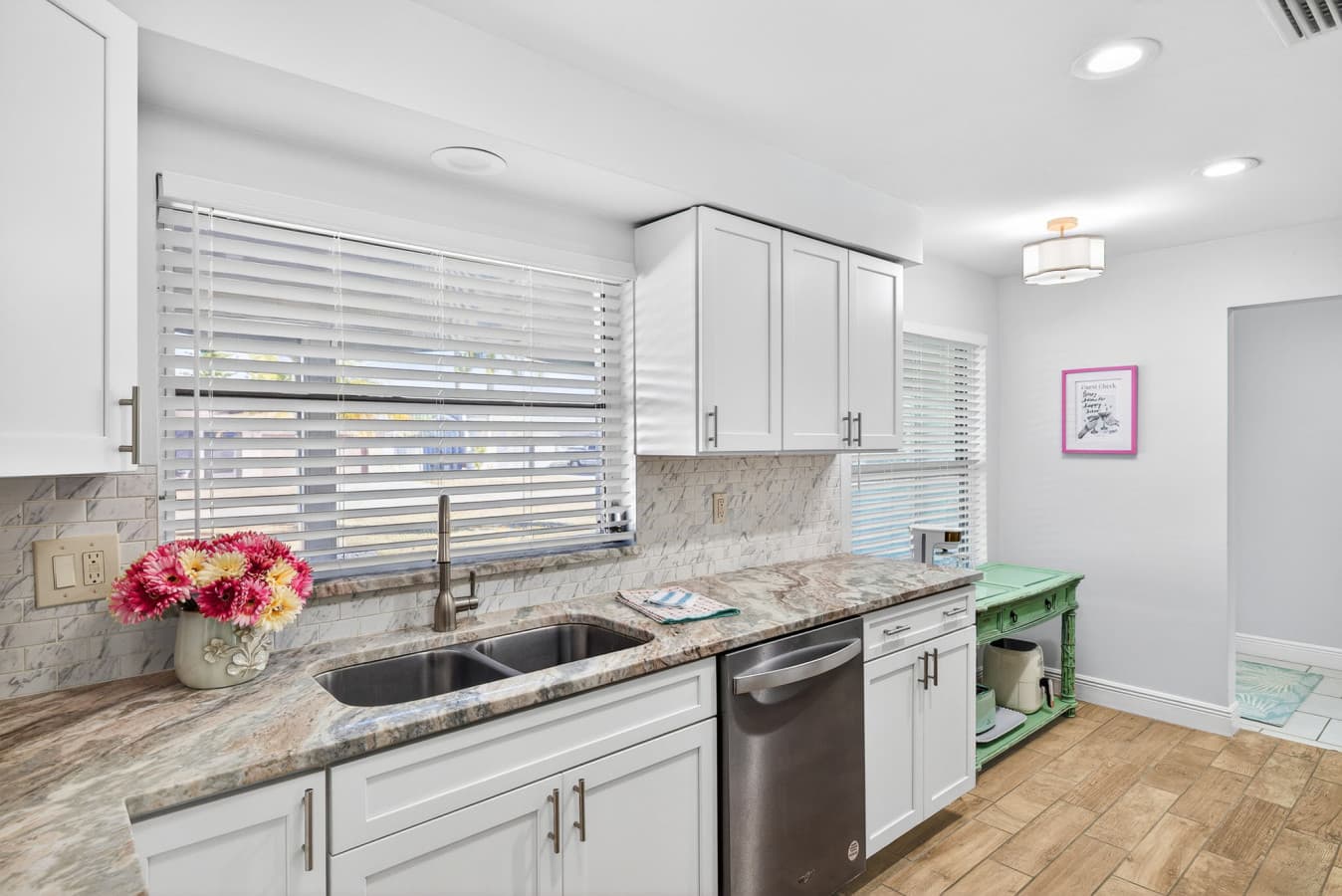 14-Kitchen 4.jpg
