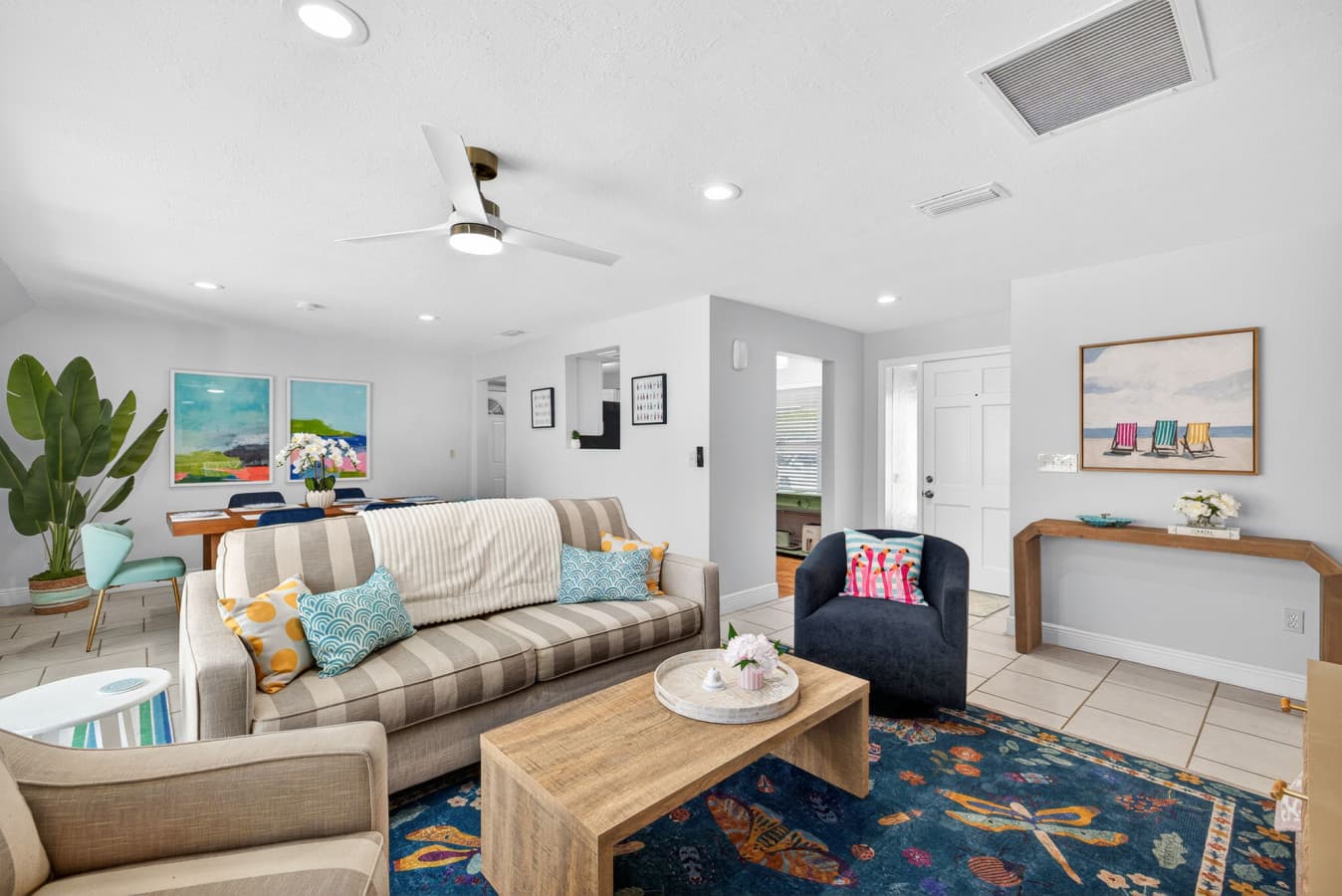 4-Living Room 1.jpg