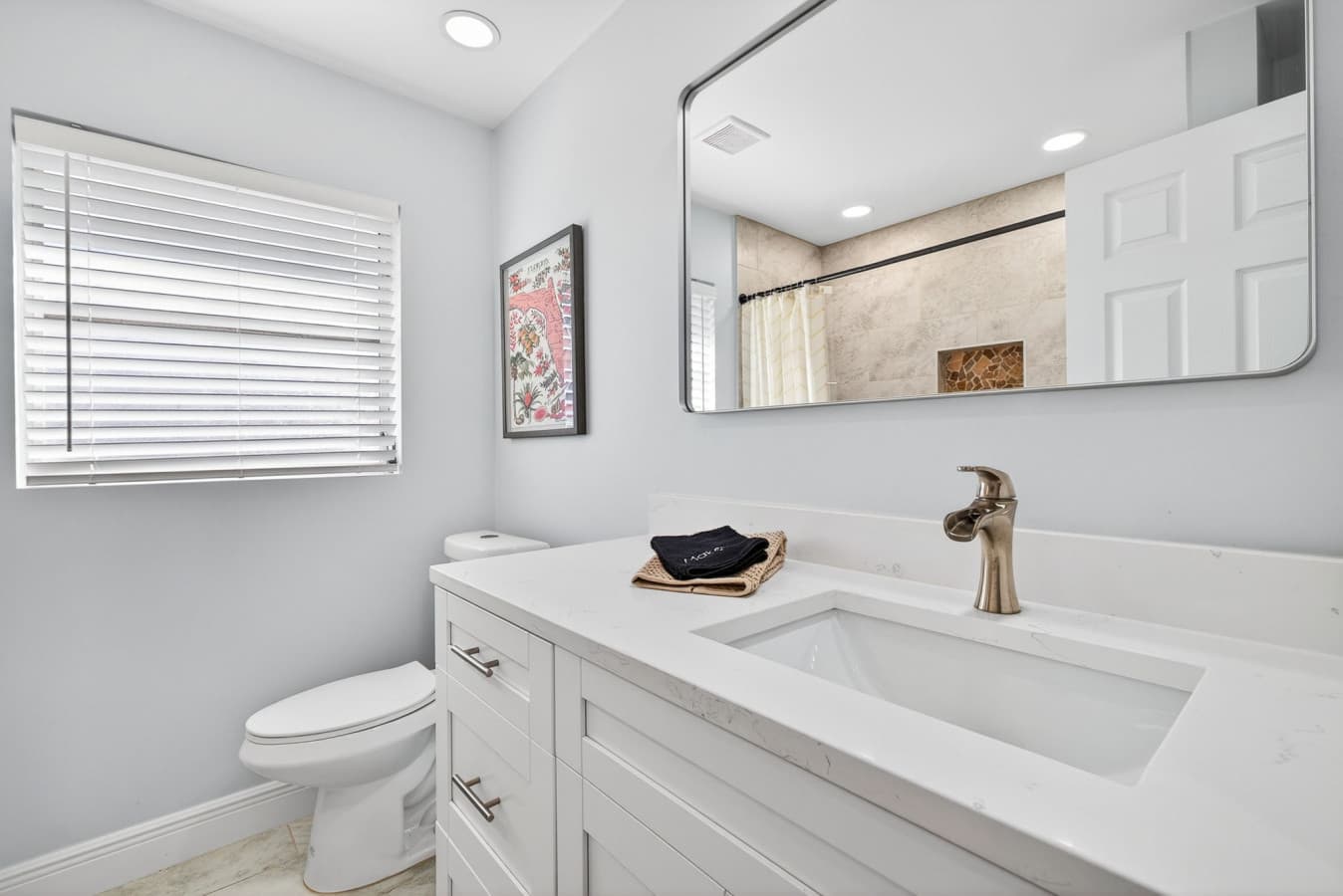 21-Guest Bathroom.jpg