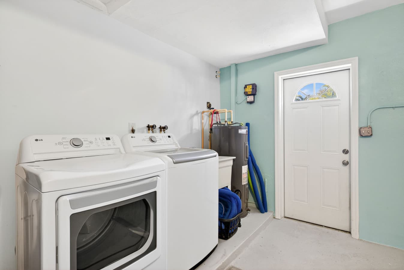 23-Laundry Room.jpg