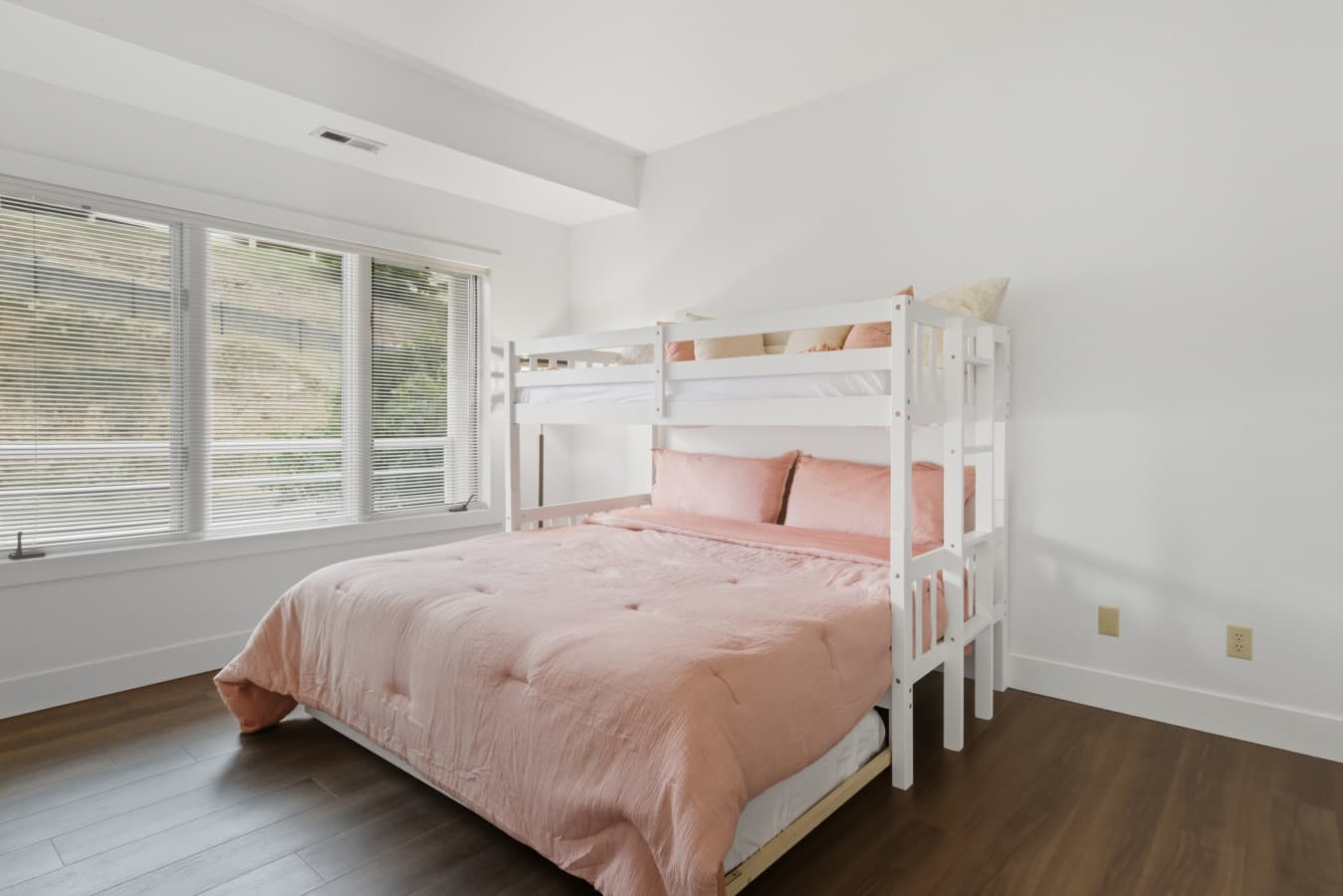 22-250 Emerald Bay Dr 3C - 22.jpg