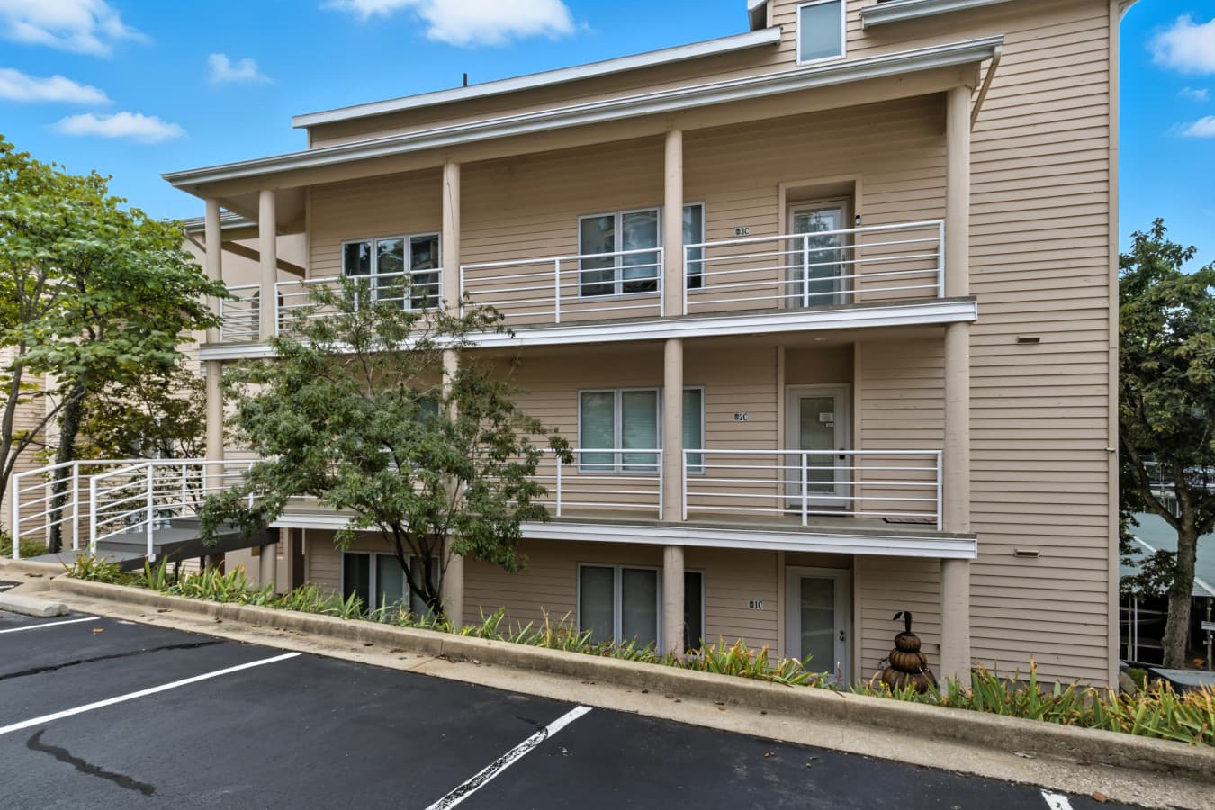 05-250 Emerald Bay Dr 3C - 5.jpg