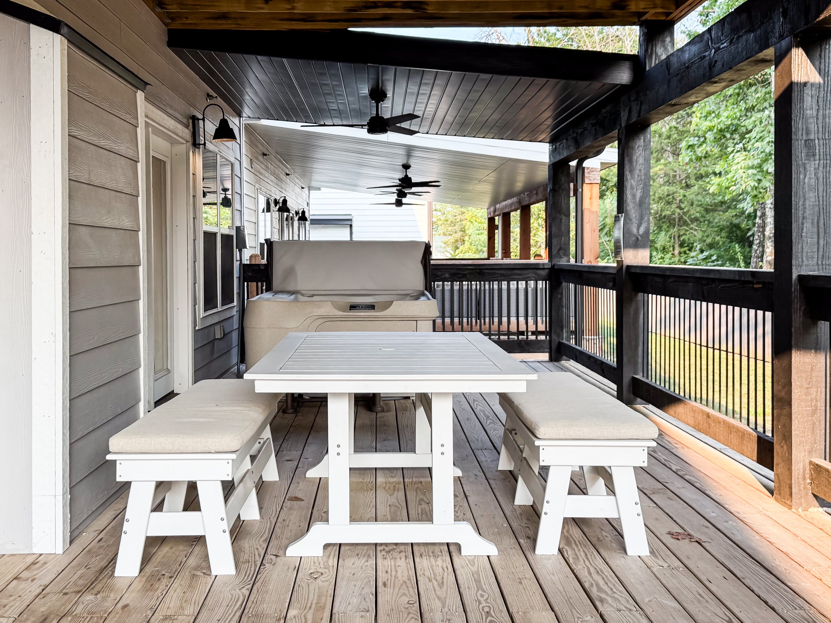 Dinning area on lower deck