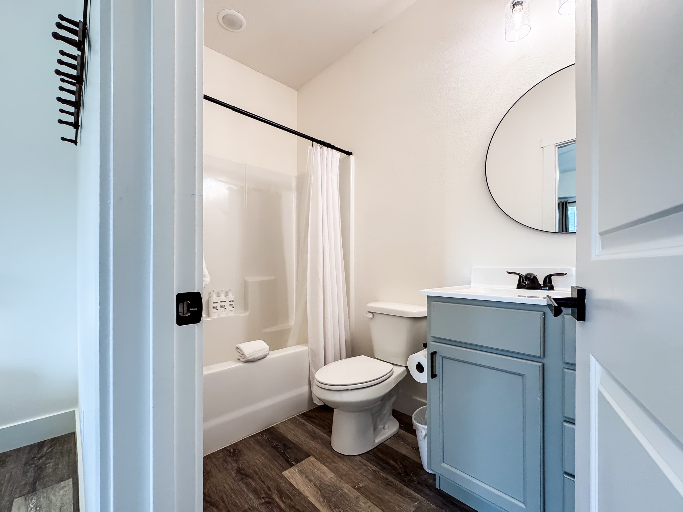 Bedroom 1 En-suite bathroom with tub shower, toilet, and vanity