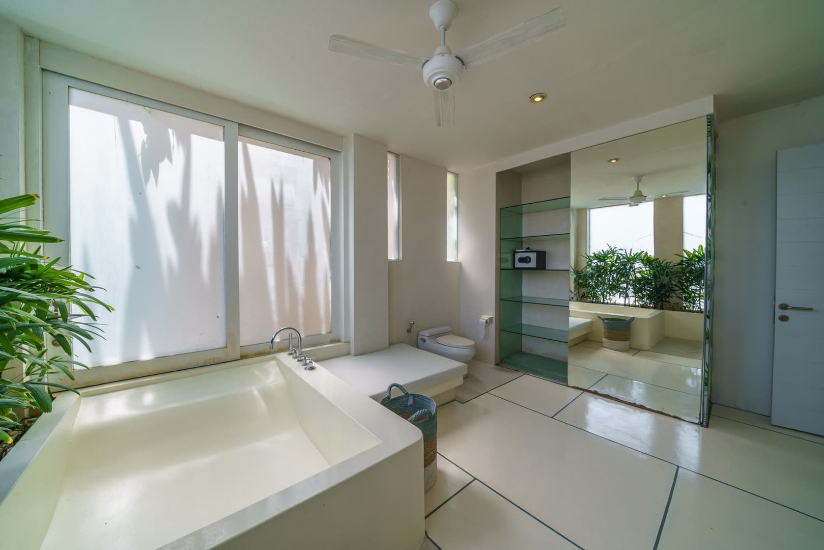 Gallery Image 353