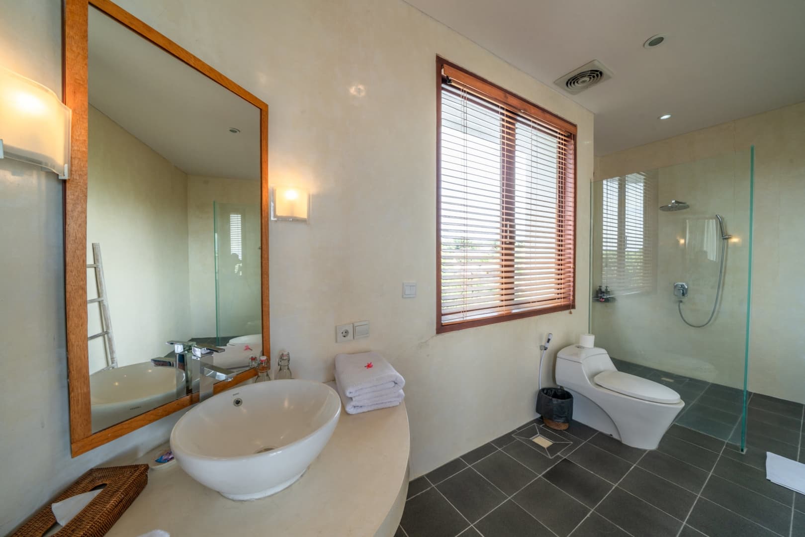 Gallery Image 200