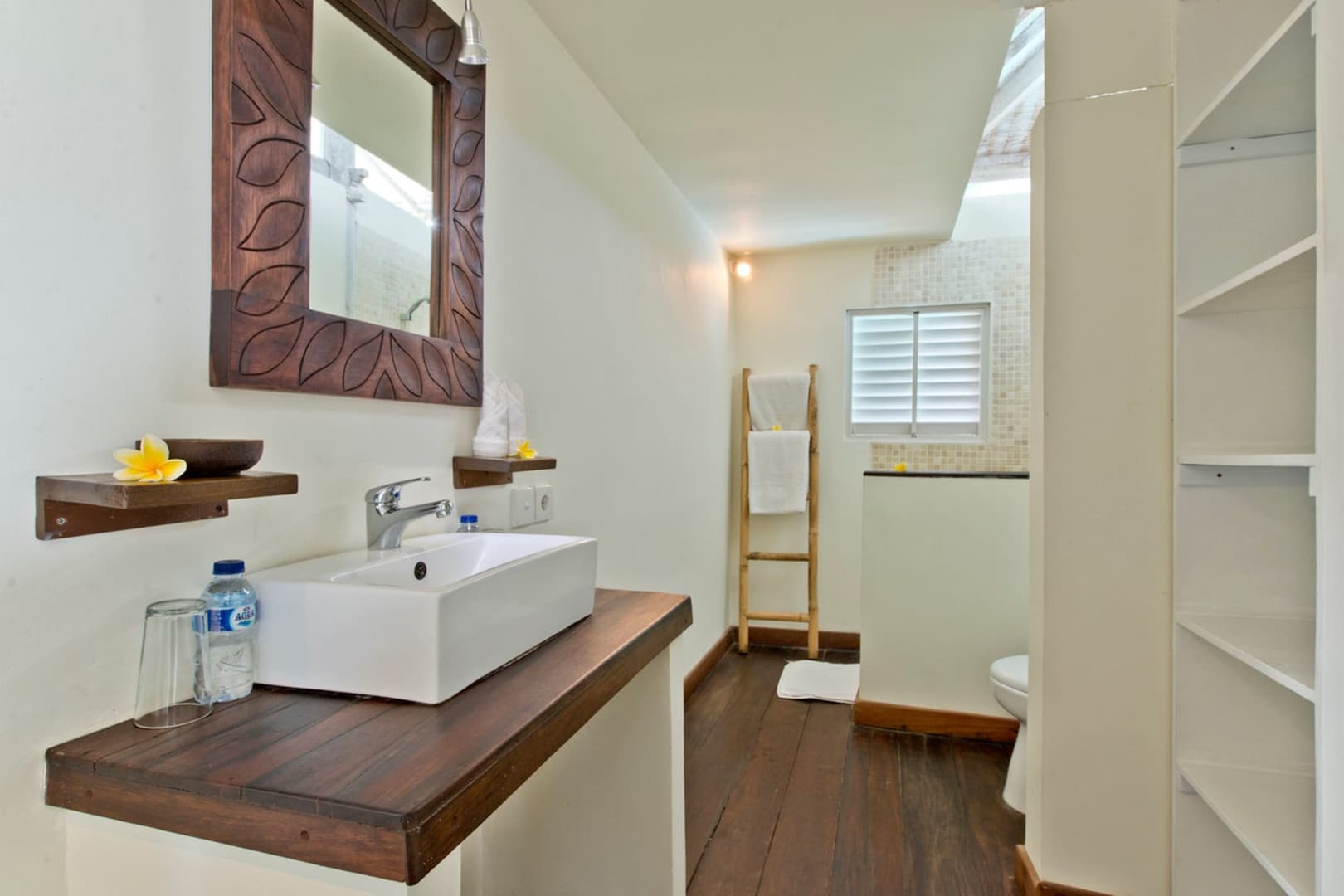 Gallery Image 700