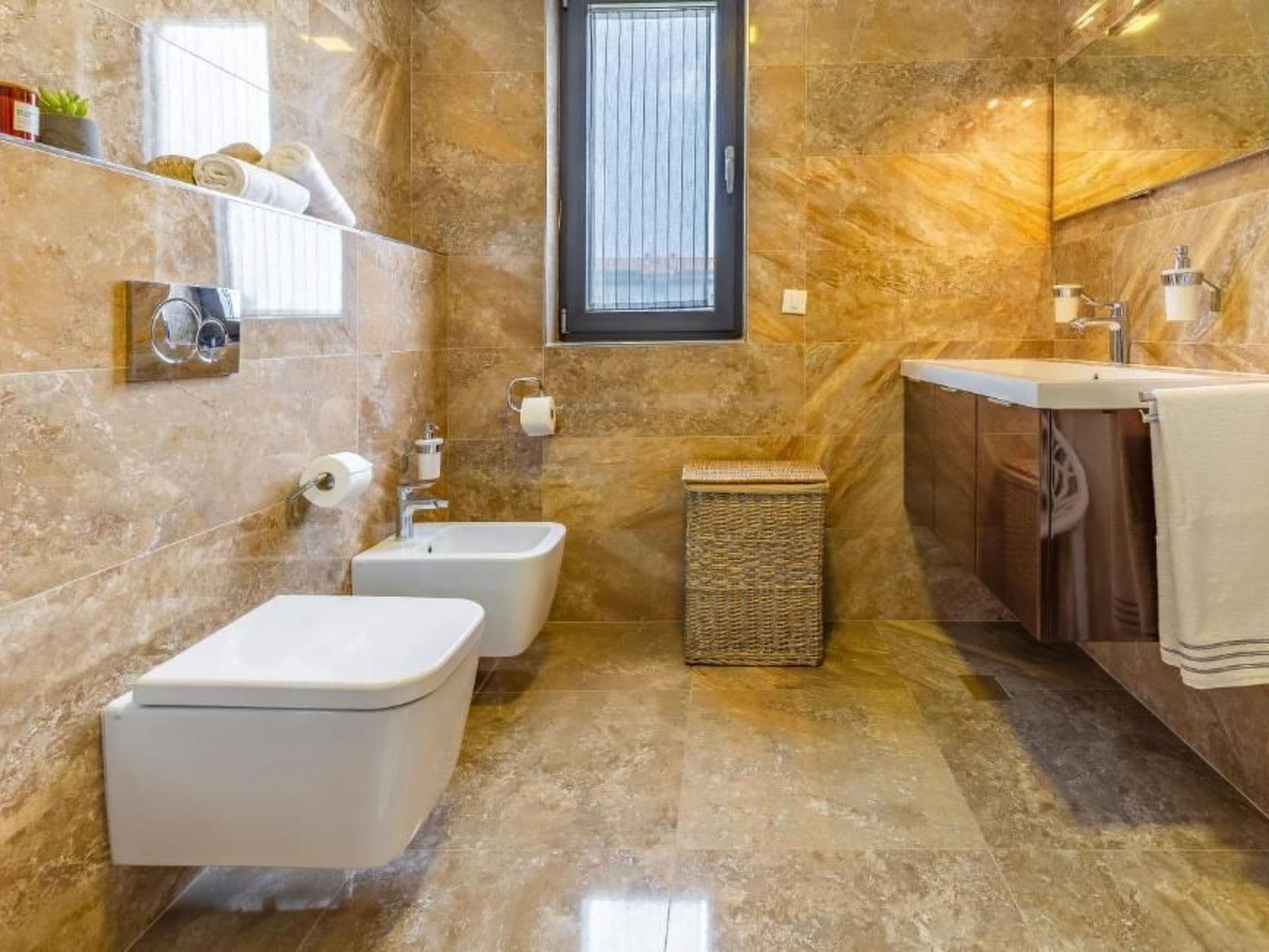 Bathroom / Wellness