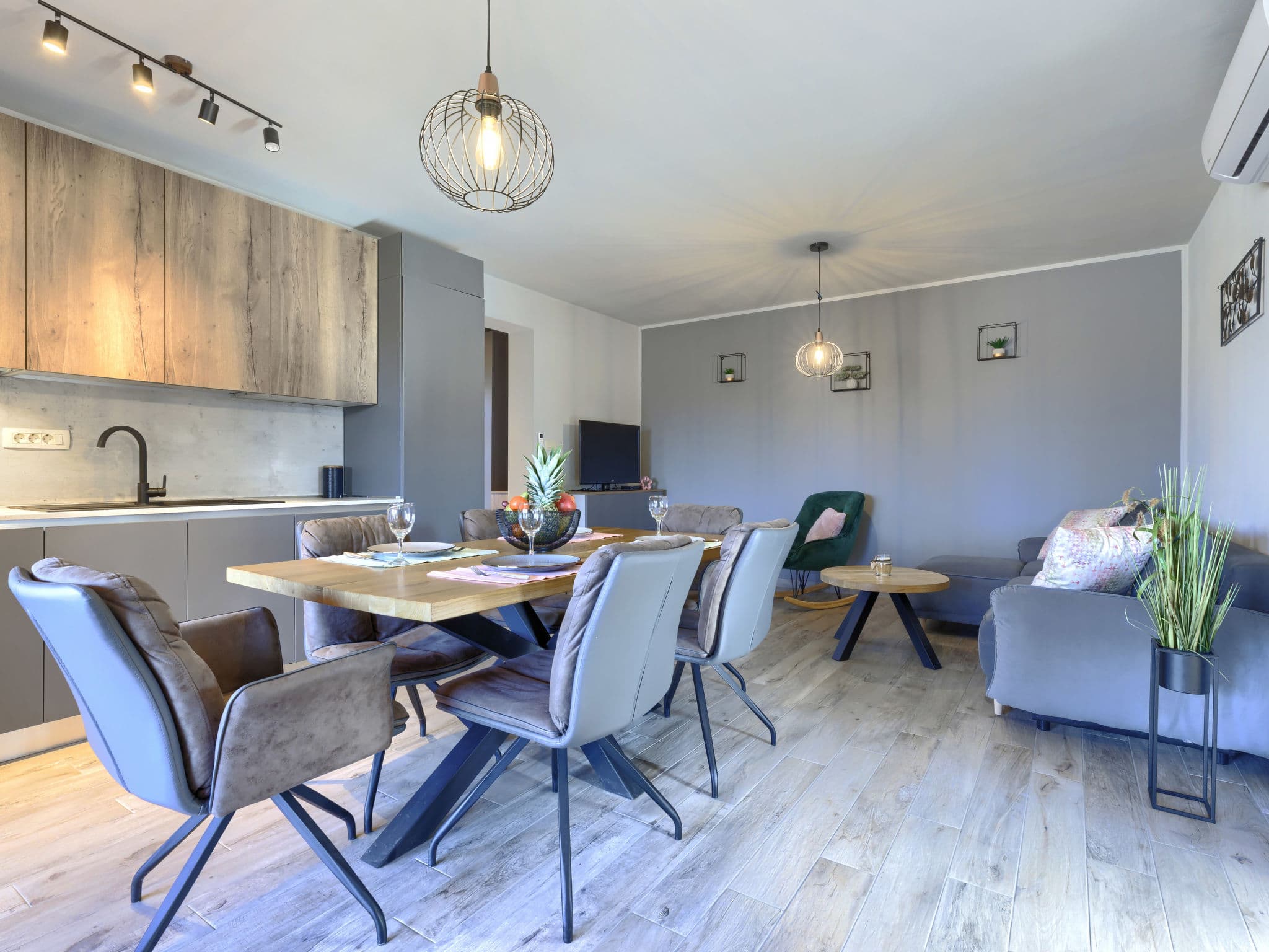 Kitchen / Dining Room