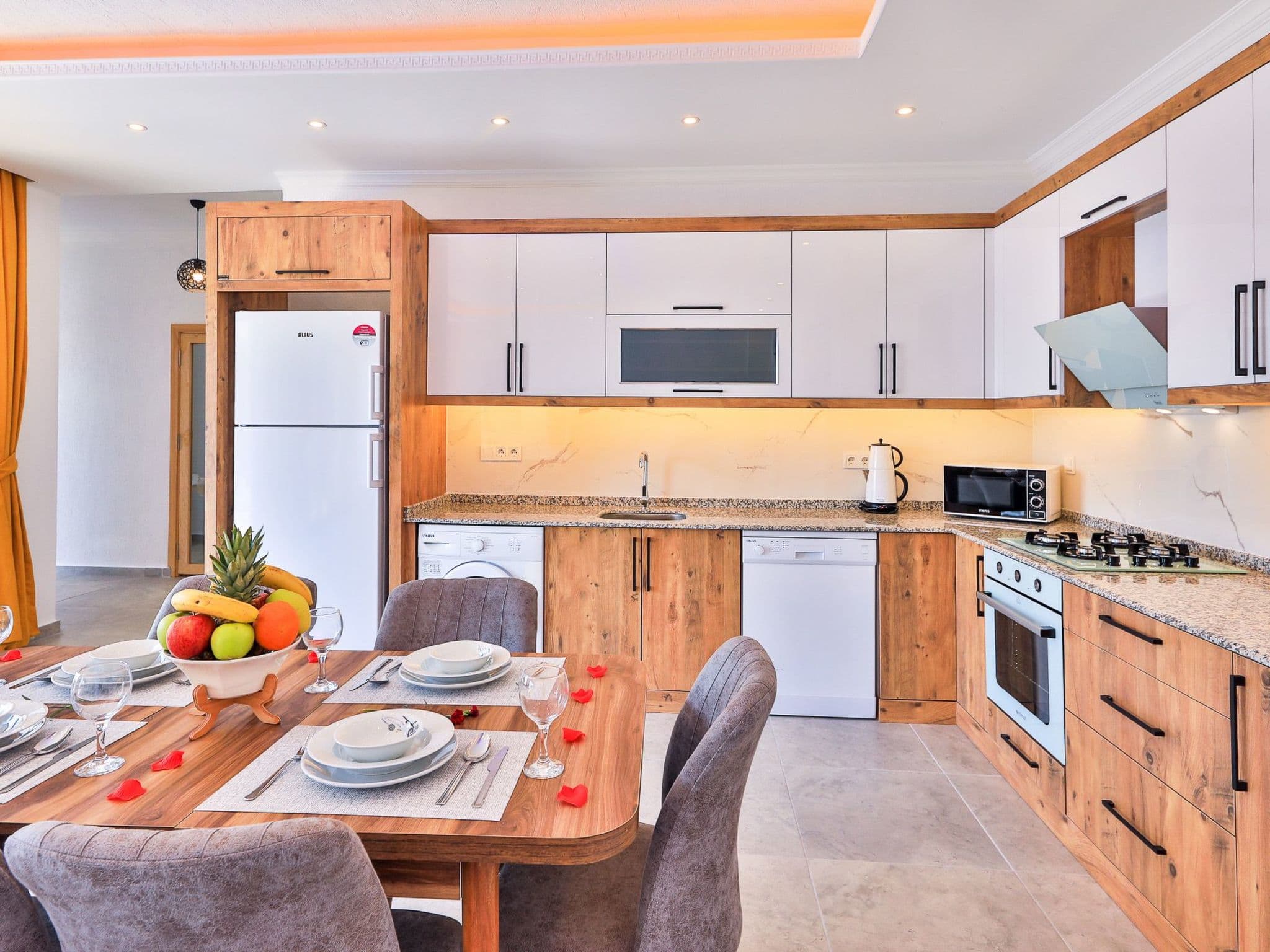 Kitchen / Dining Room