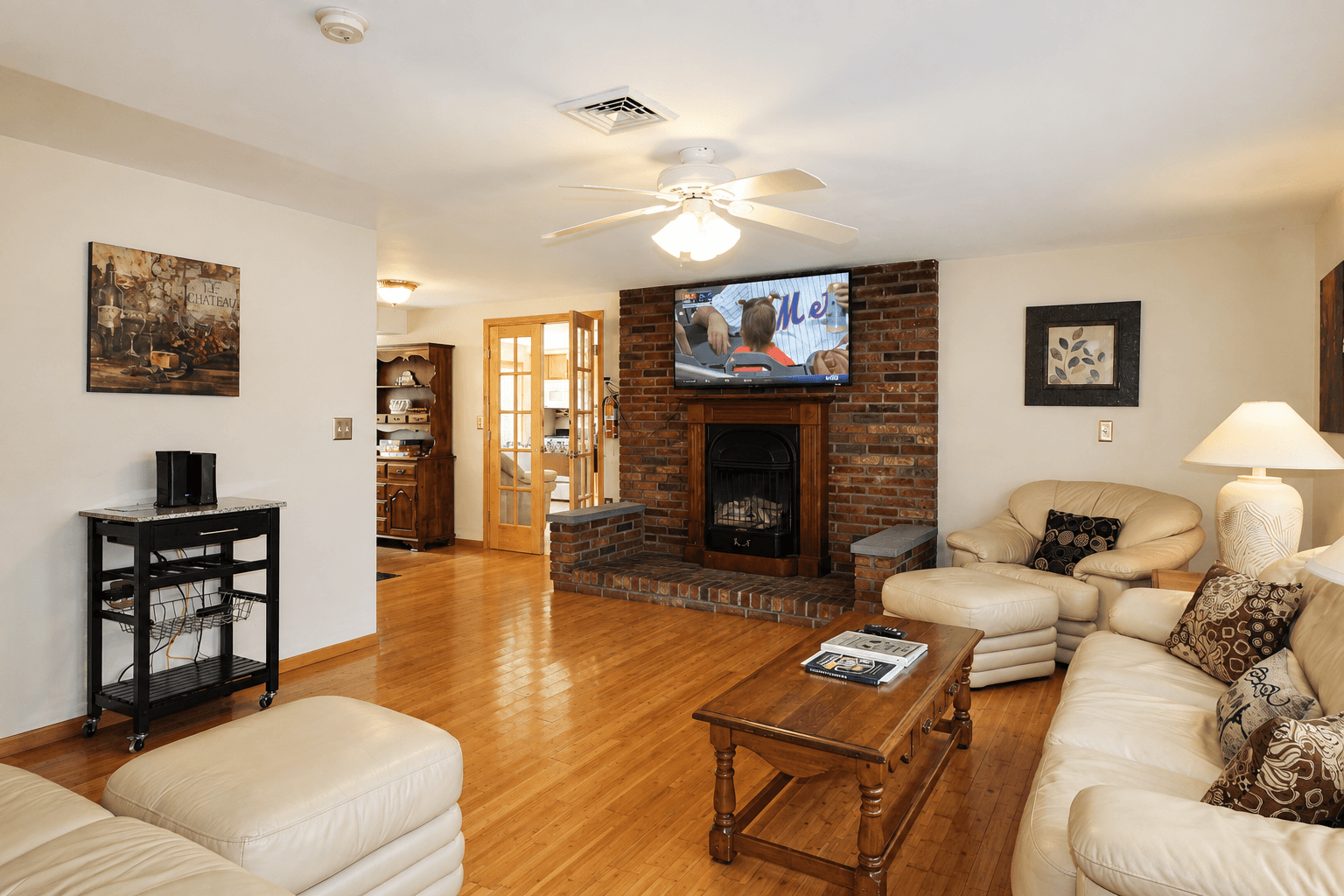 Spacious living room
