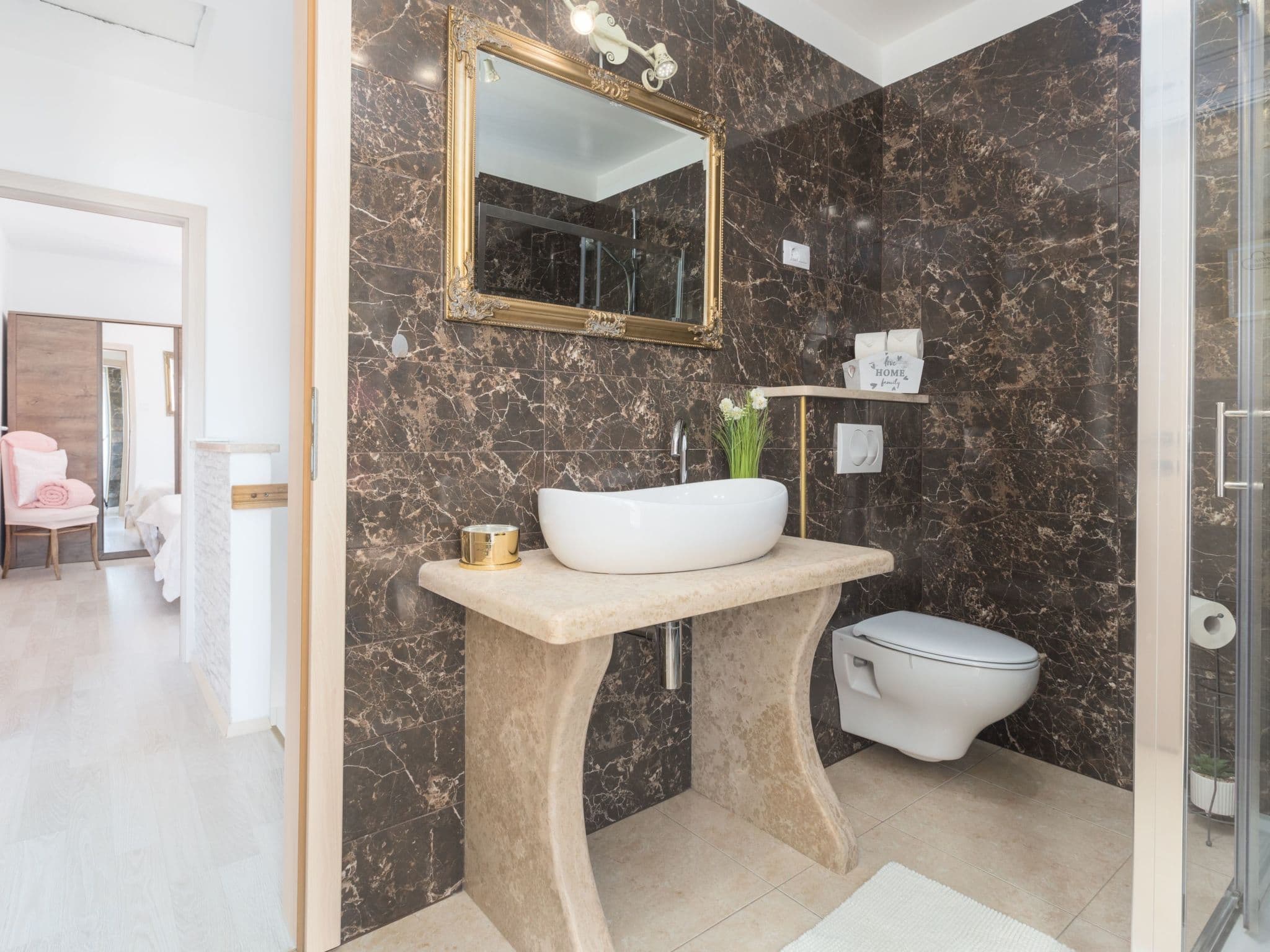 Bathroom / Wellness