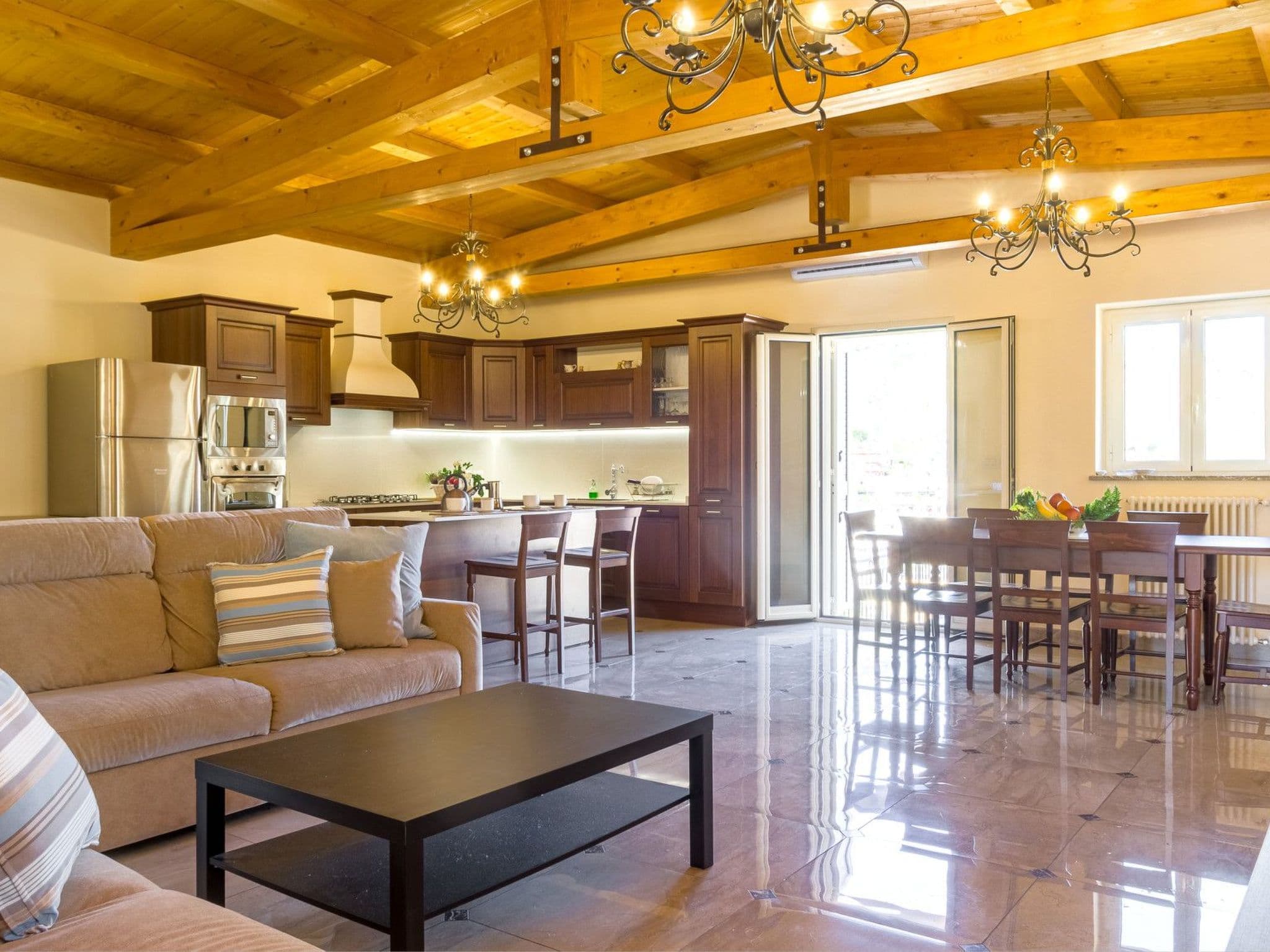 Kitchen / Dining Room