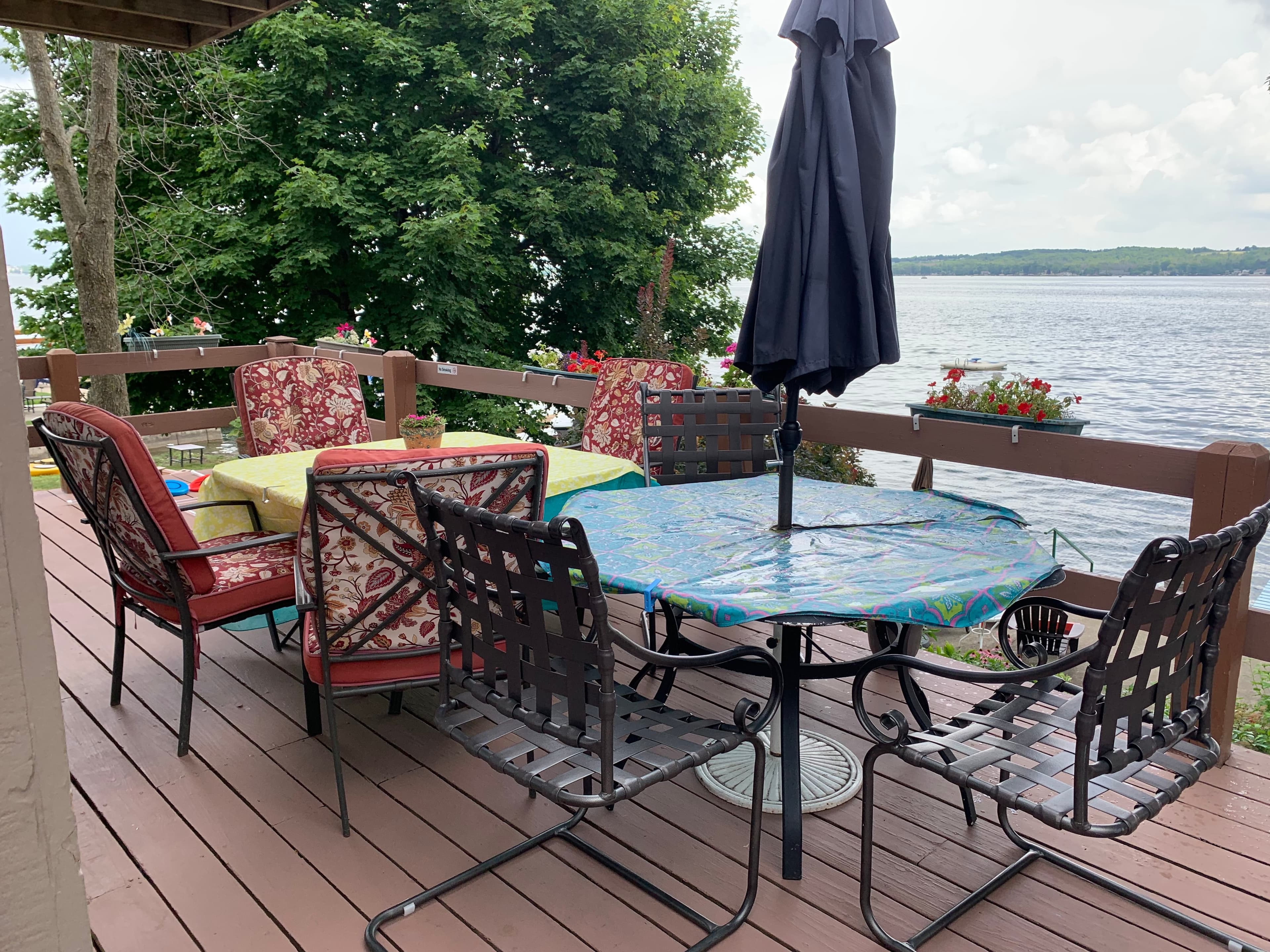Terrace with seasonal tables at street level
