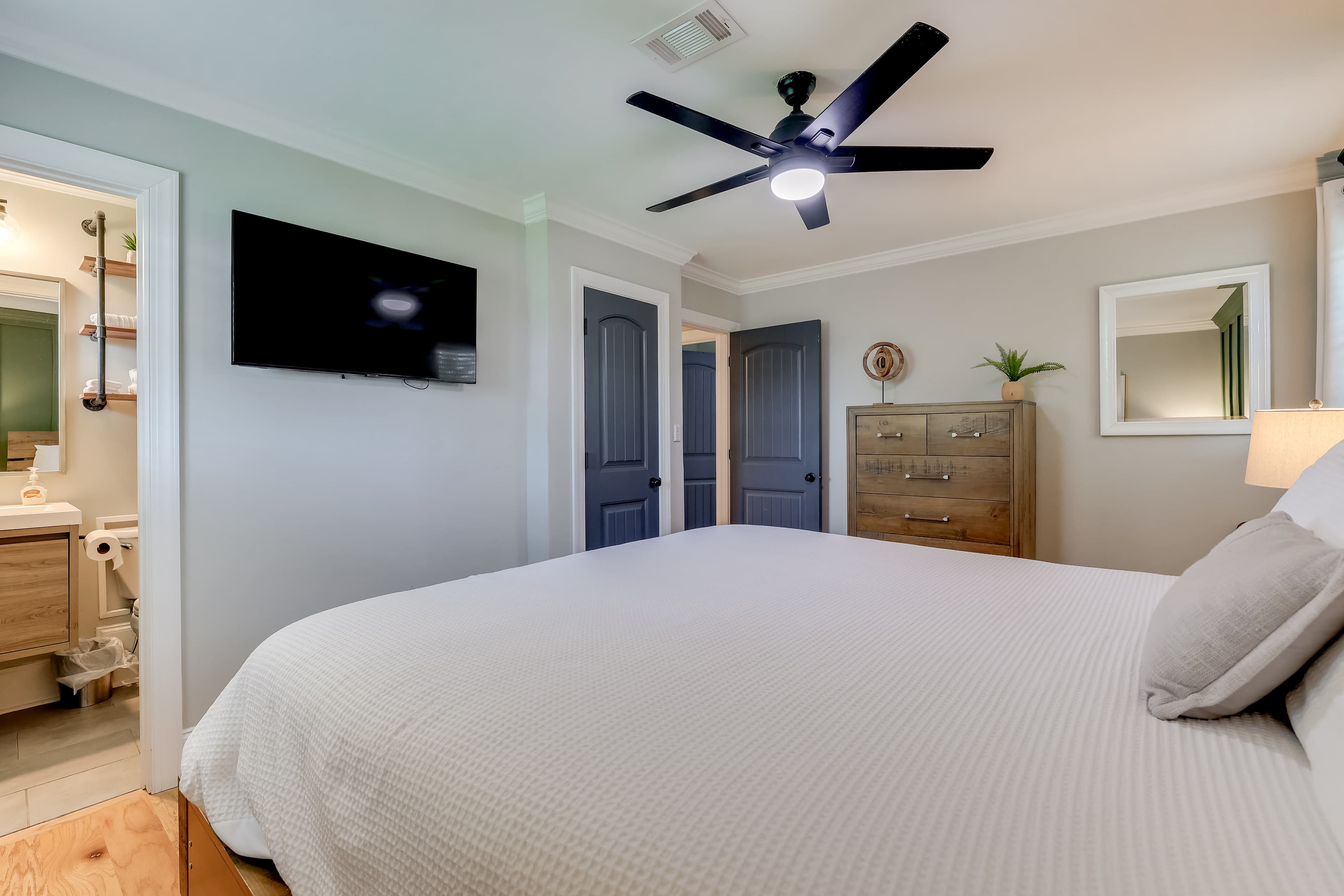 Master Bedroom (King)