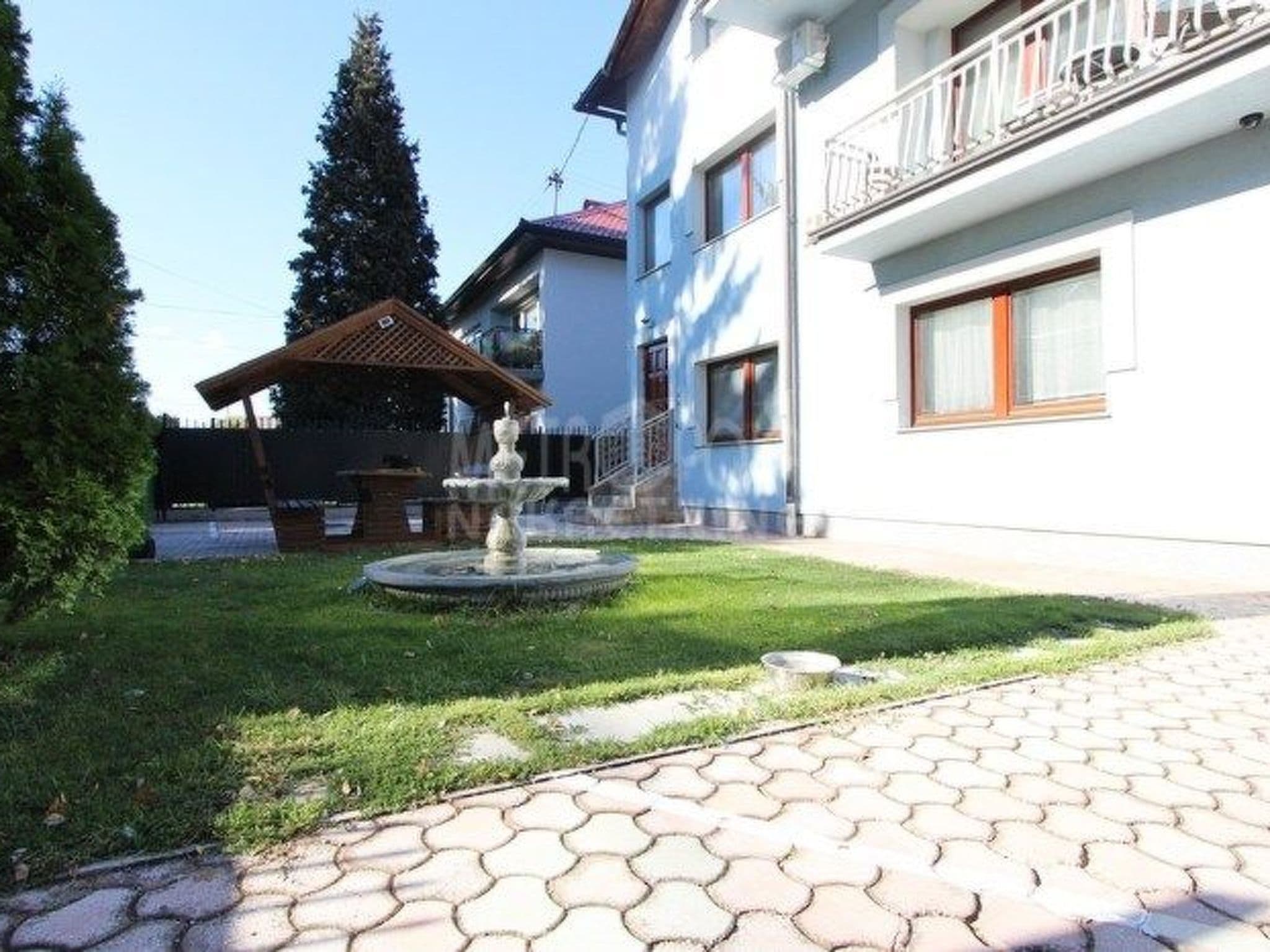 Gallery Image 13