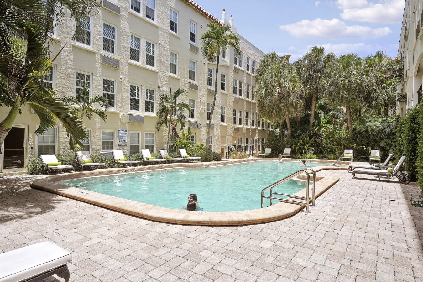 4 - Pool.jpg