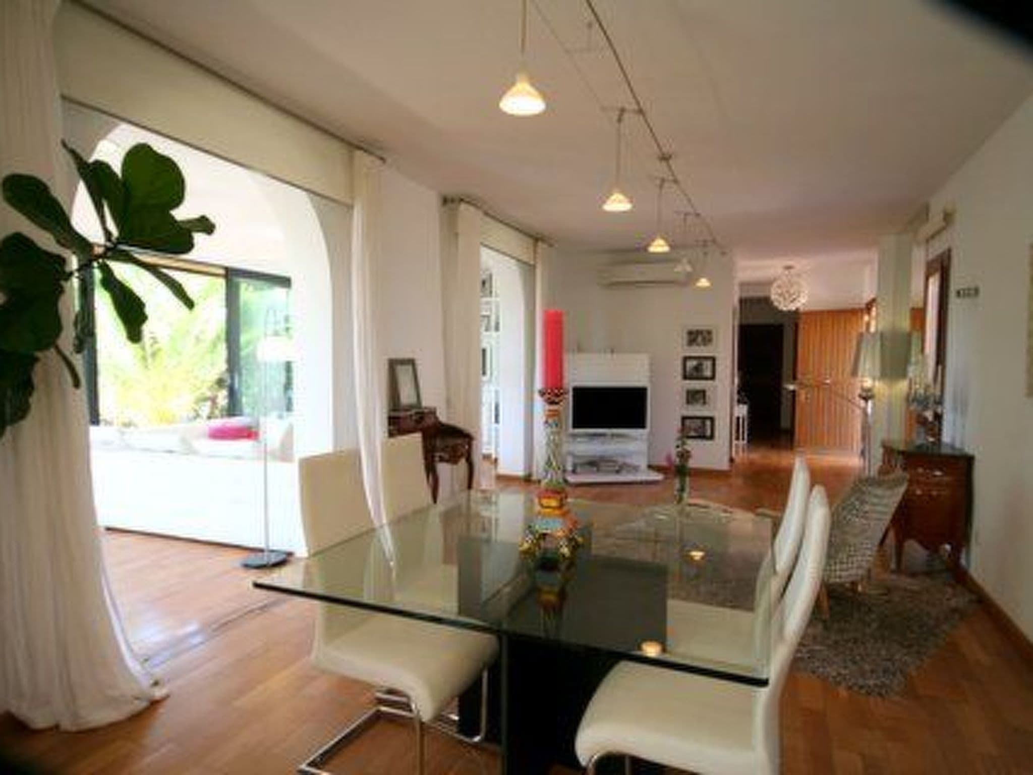 Gallery Image 15