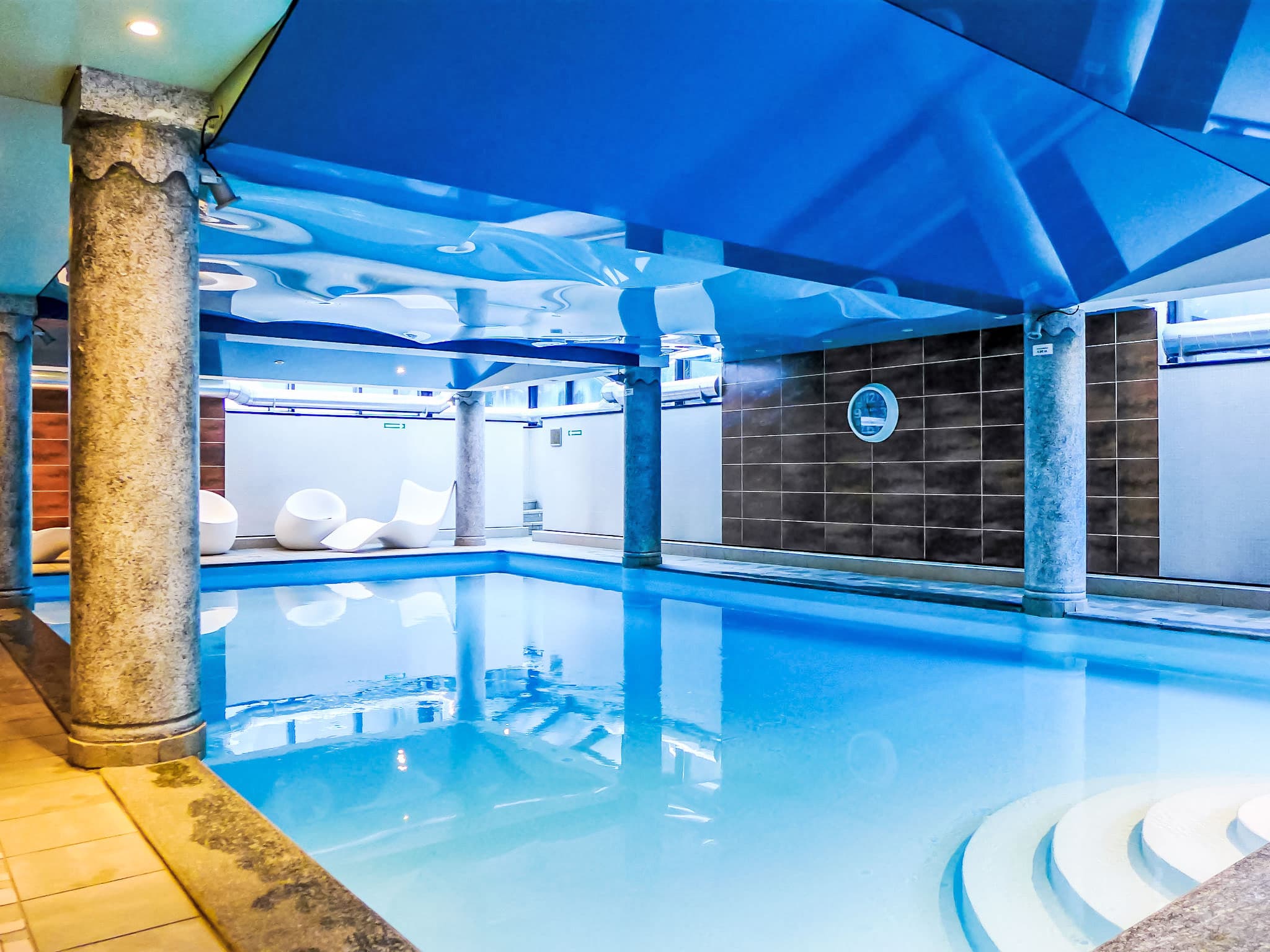 Pool Indoor