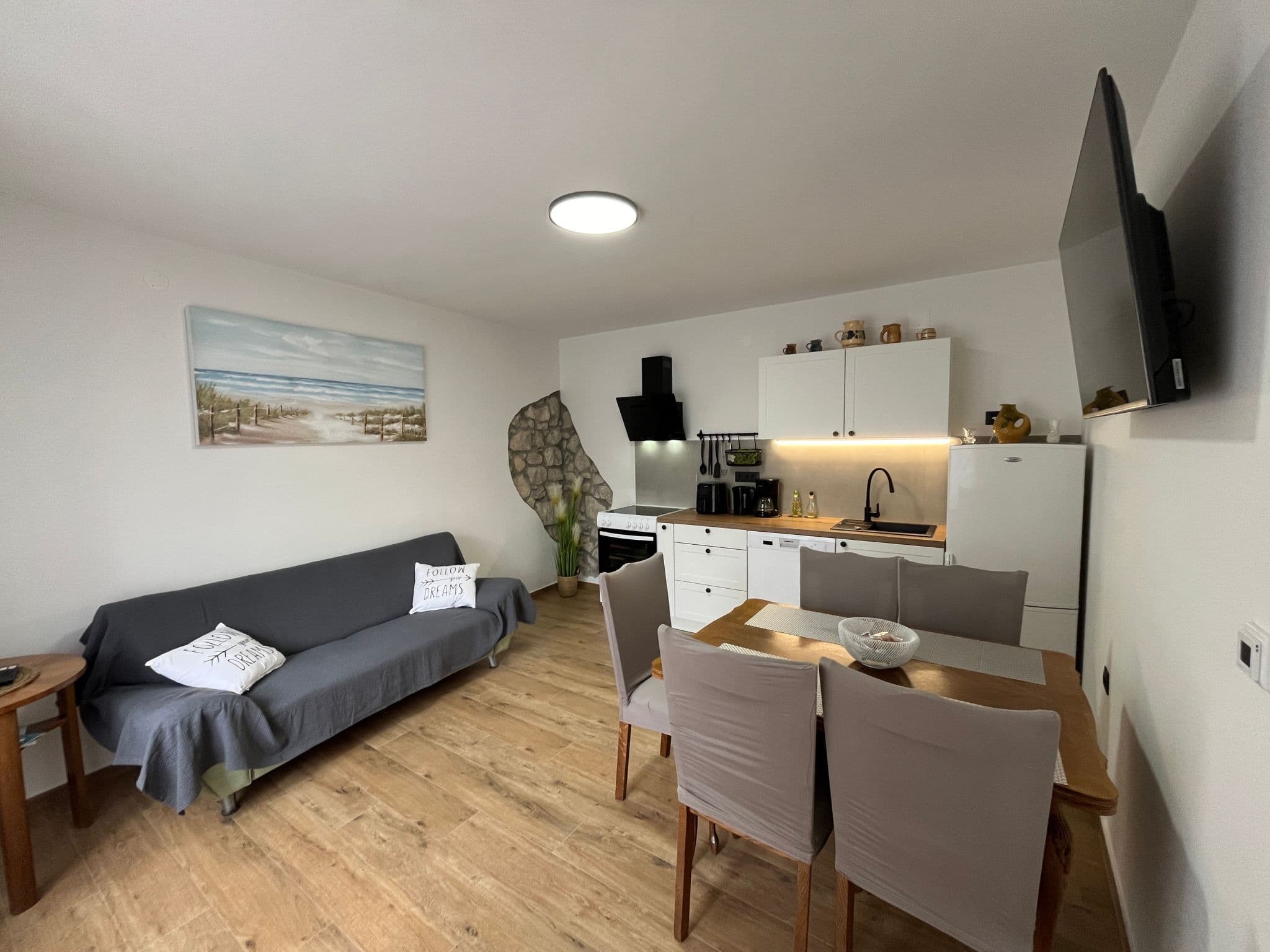 Kitchen / Dining Room