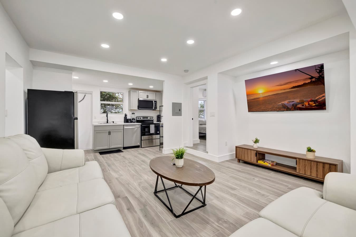 Banyan St 2BR/1BA off Las Olas- Steps to Beach #4