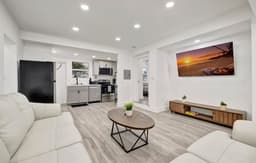Banyan St 2BR/1BA off Las Olas- Steps to Beach #4