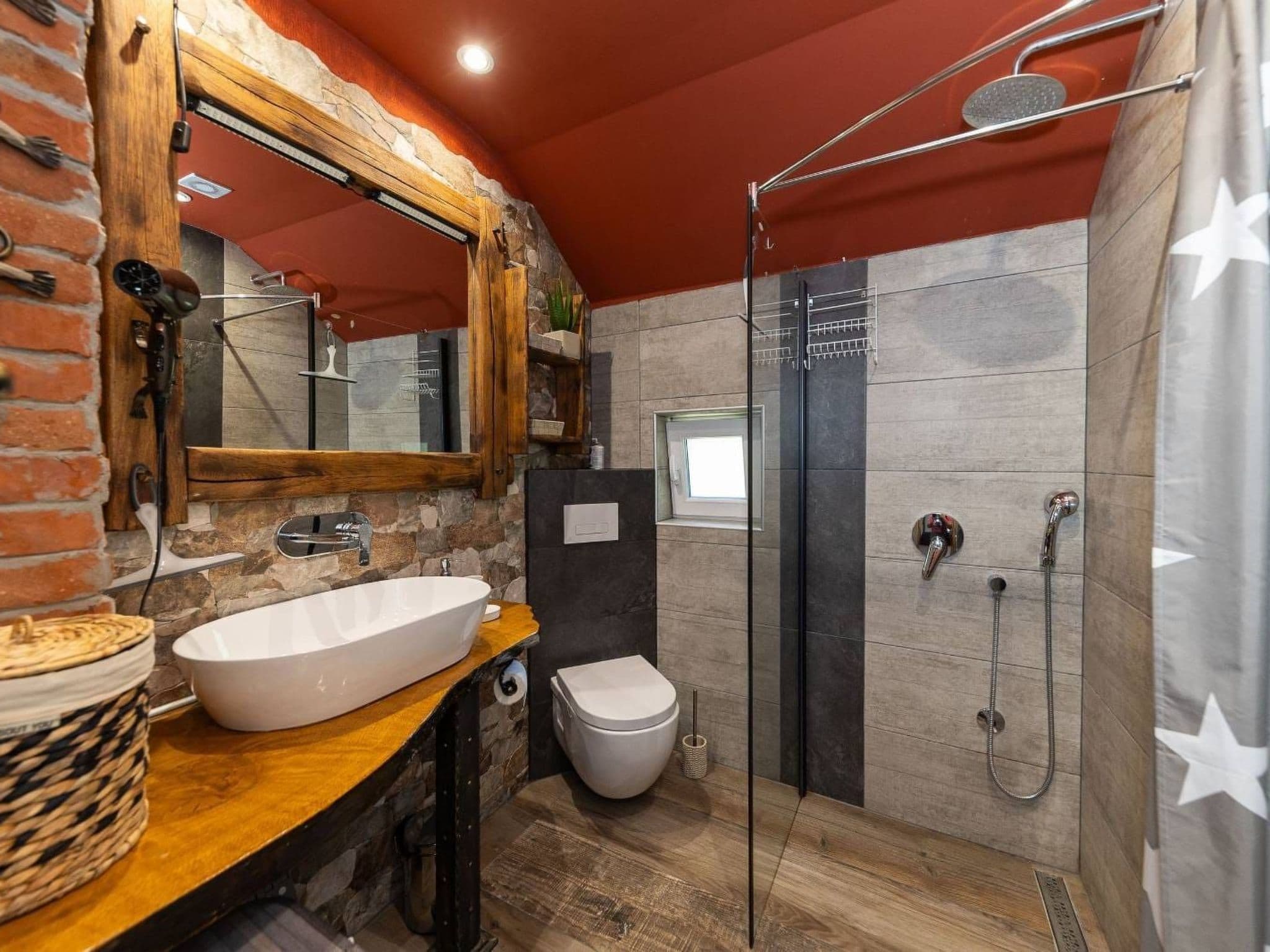 Bathroom / Wellness