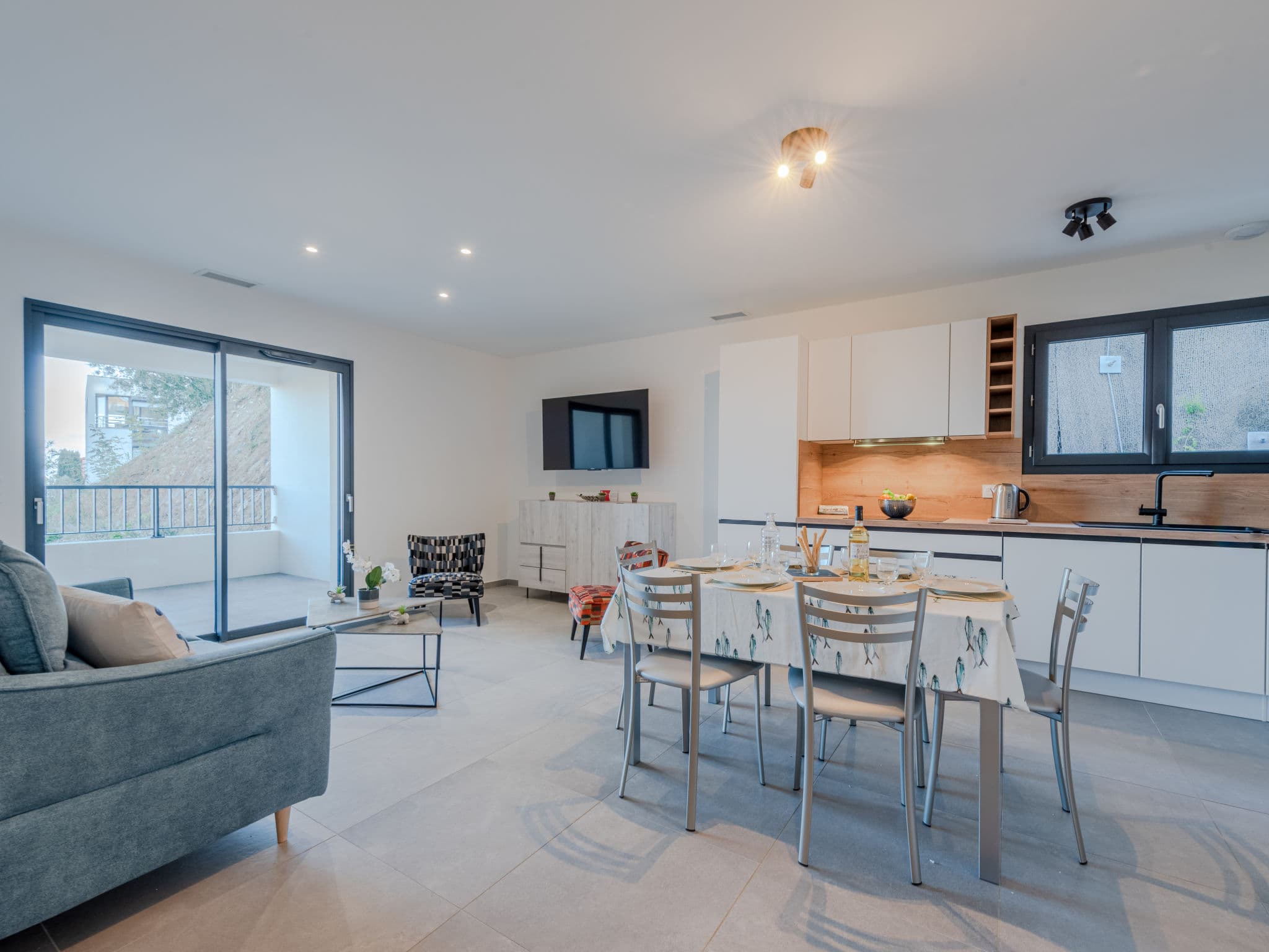 Kitchen / Dining Room
