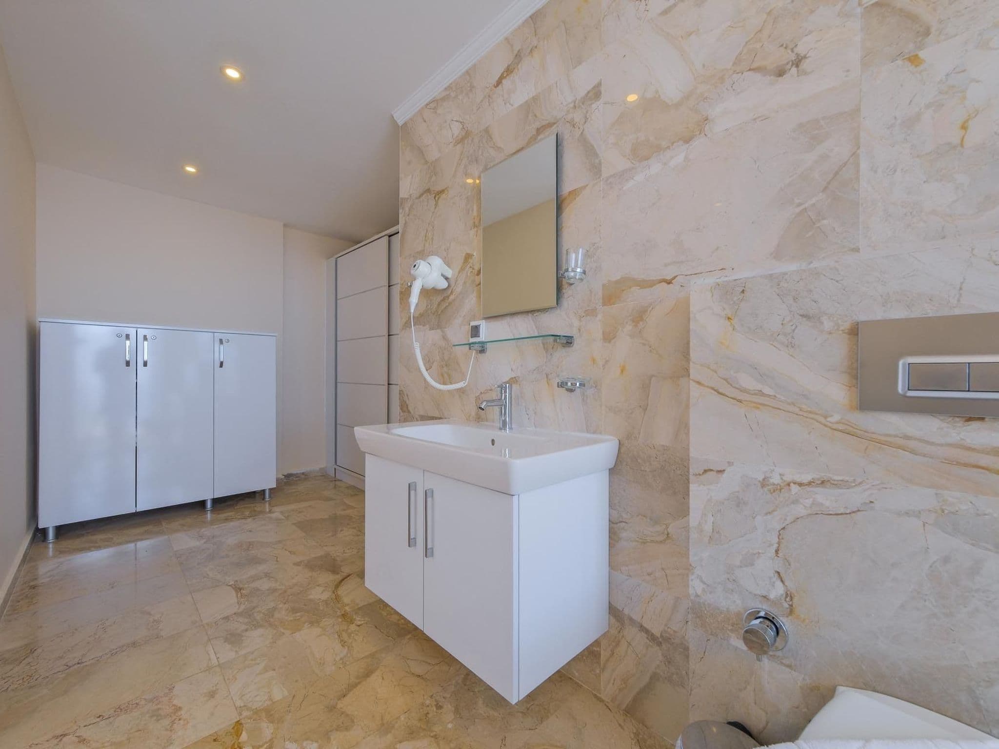 Bathroom / Wellness