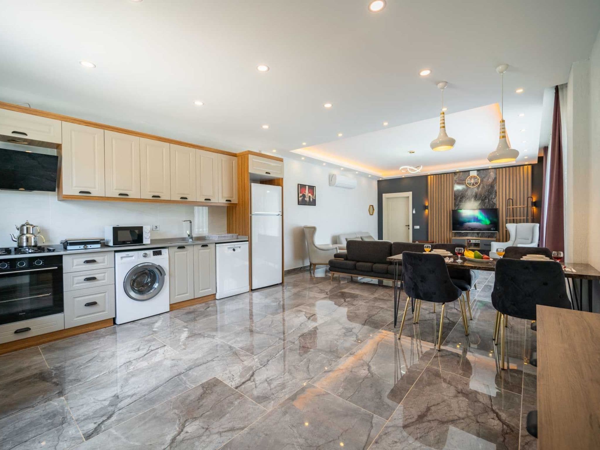 Kitchen / Dining Room