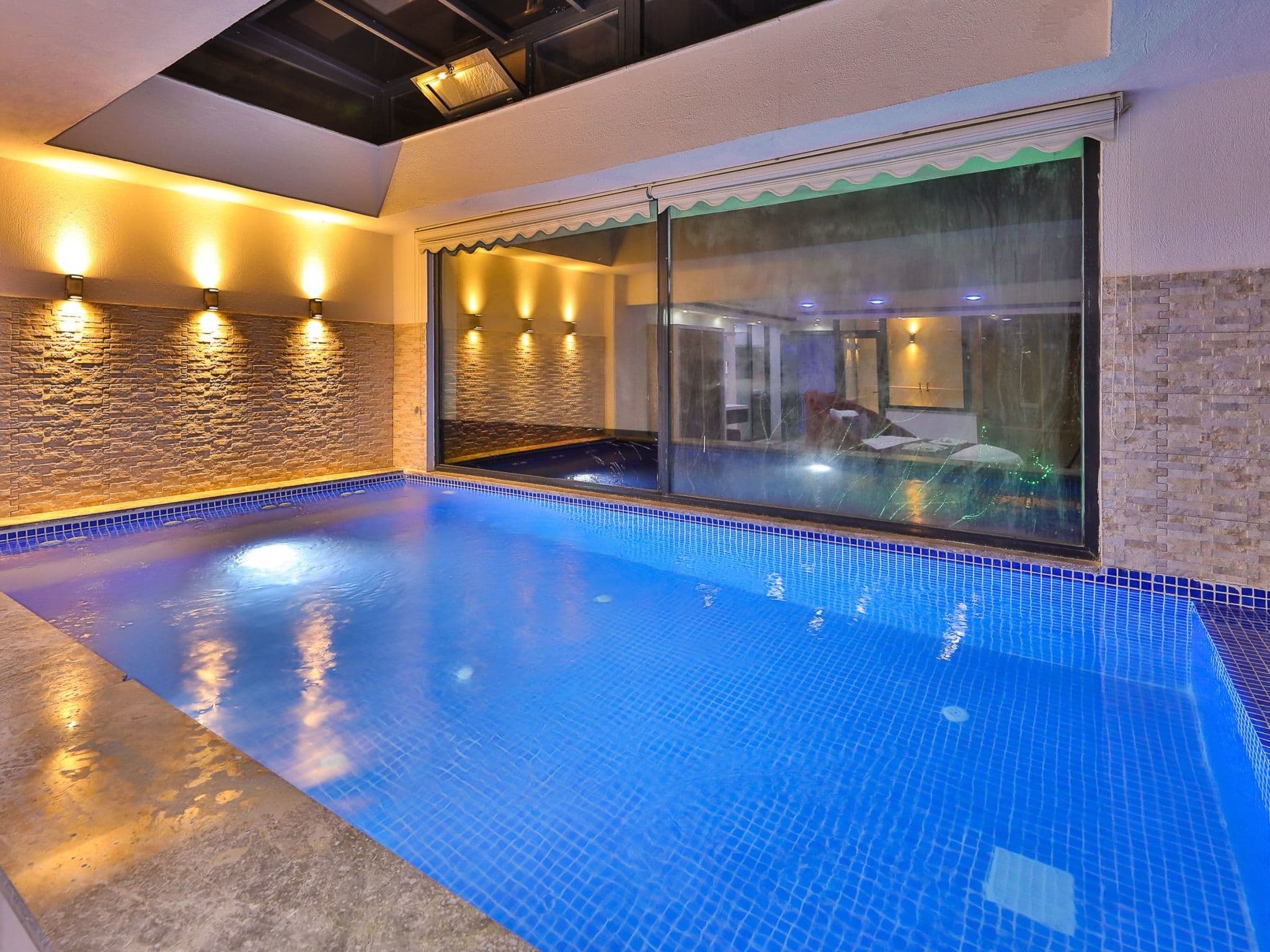 Pool Indoor