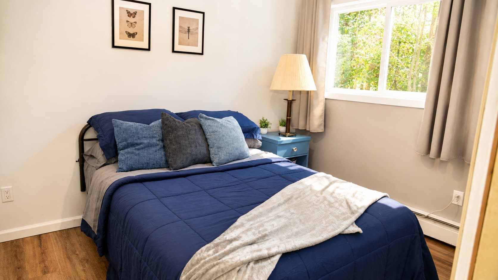 Full bedroom