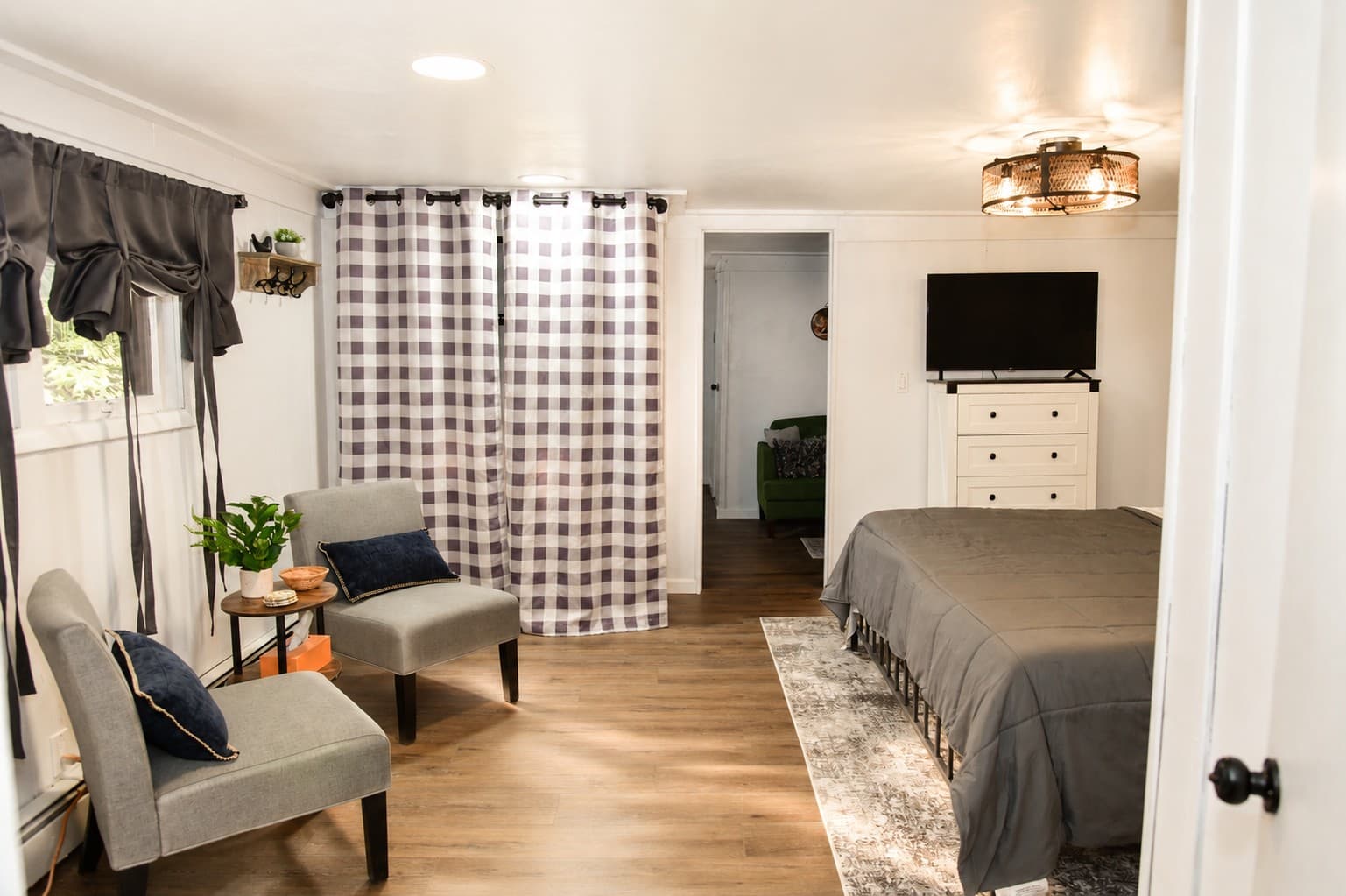 Master bedroom sitting area