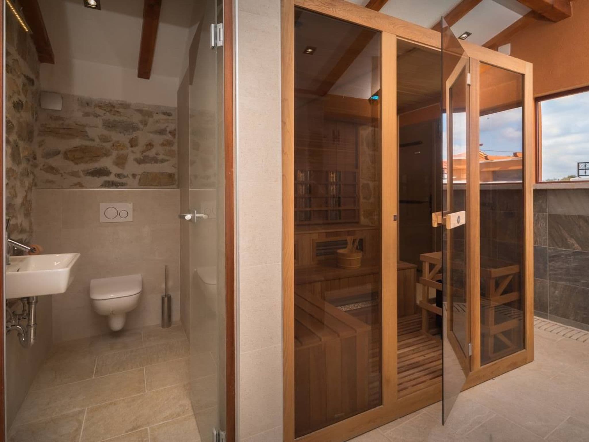 Bathroom / Wellness