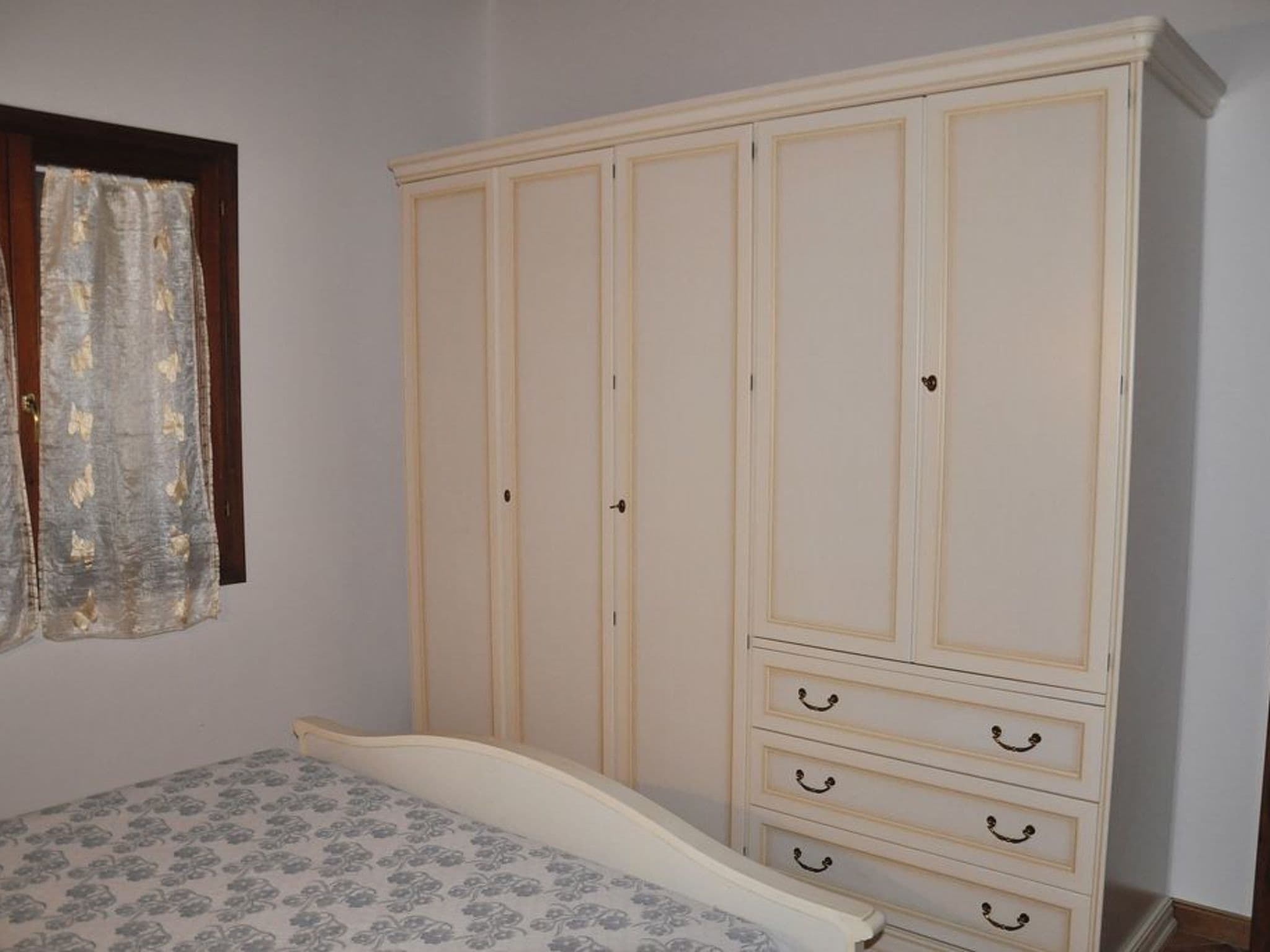Gallery Image 13