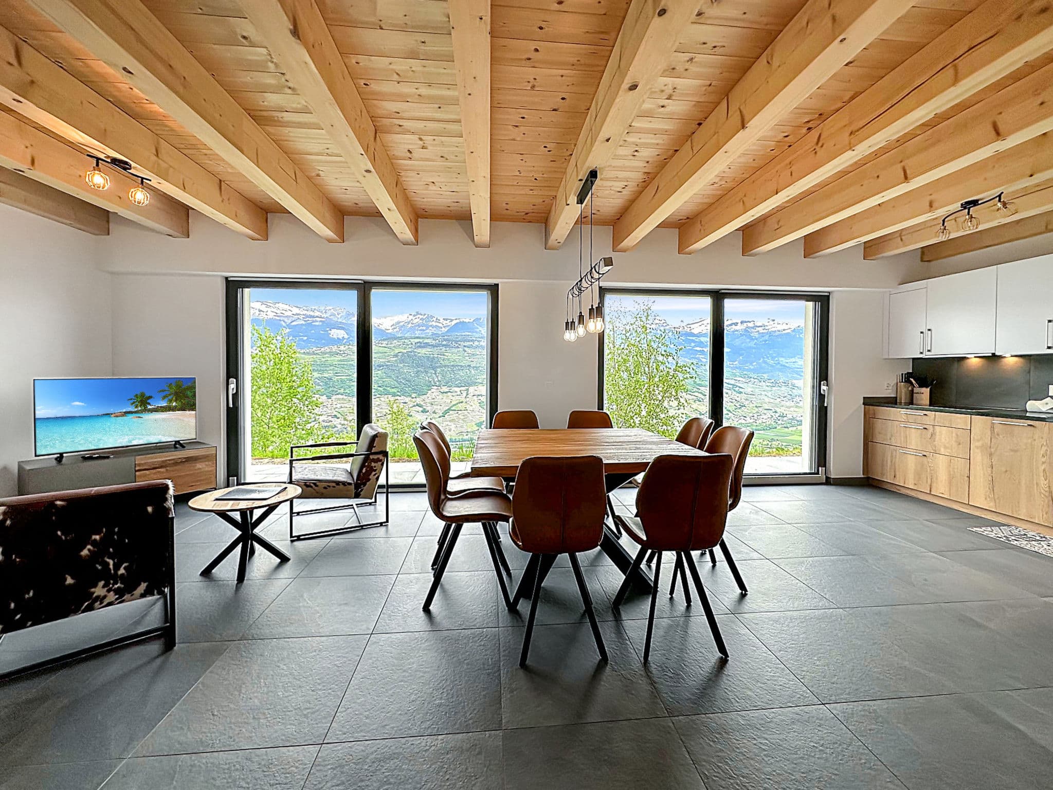 Kitchen / Dining Room