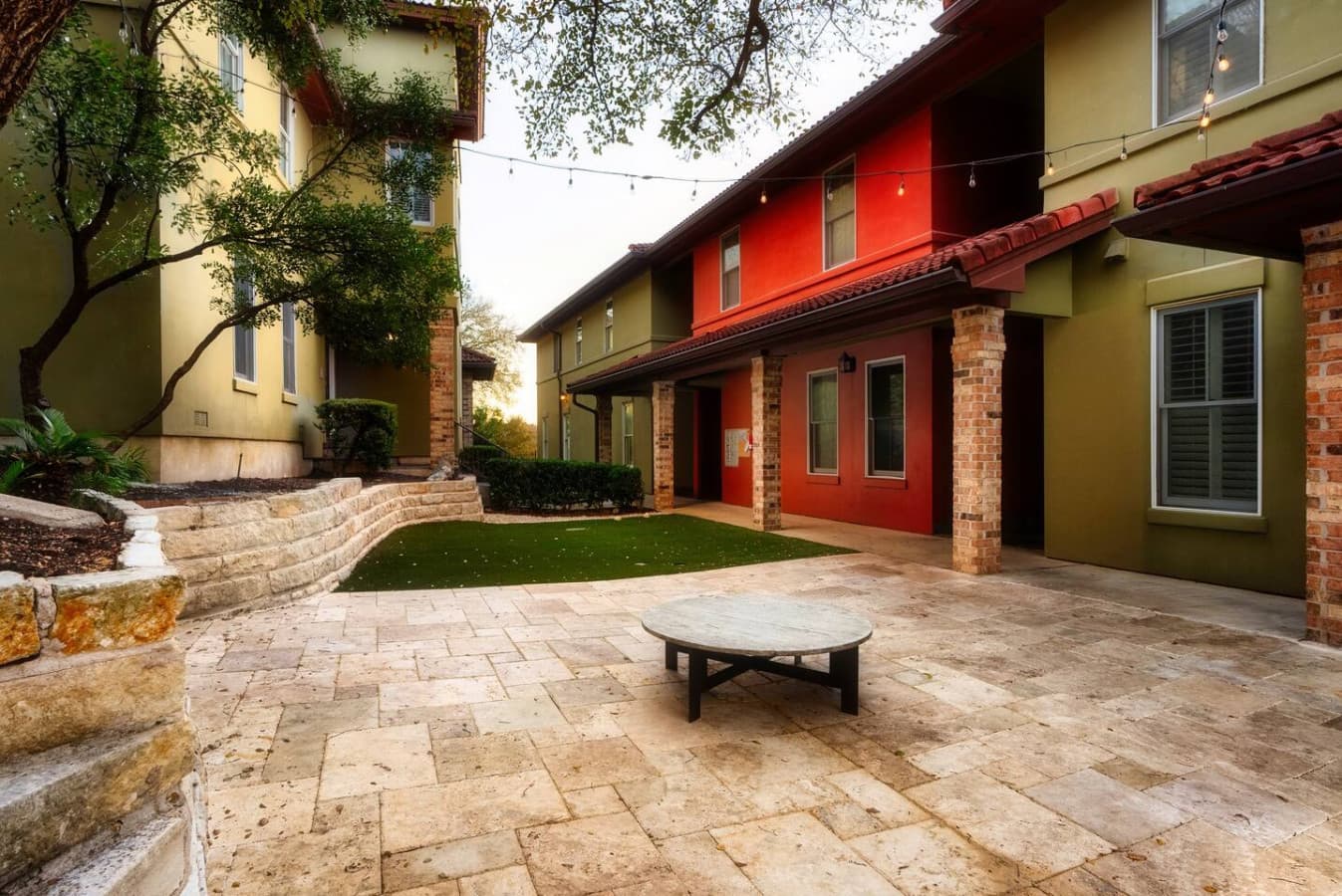 The true magic of the Lamar Lookout lies beyond its walls. Located in the heart of Austin, you'll have easy access to the city's vibrant culture, world-class dining, and endless entertainment options.
