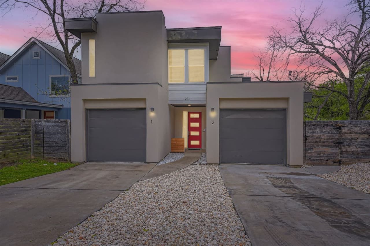 This is the perfect home base for exploring all that Austin has to offer, or simply relaxing and enjoying the vibrant neighborhood.