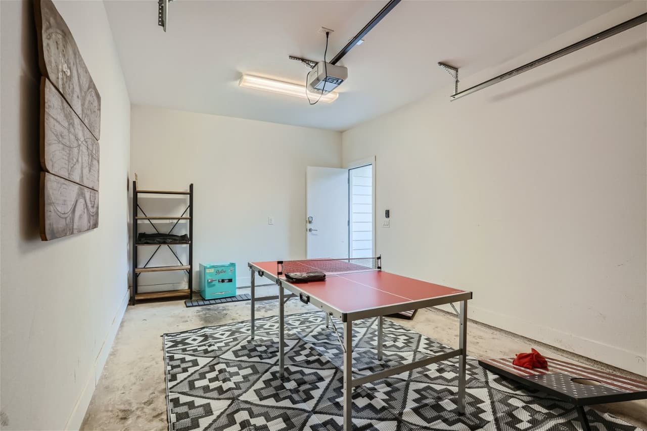 Cometa St - Web Quality - 004 - 05 Garage Interior.jpg