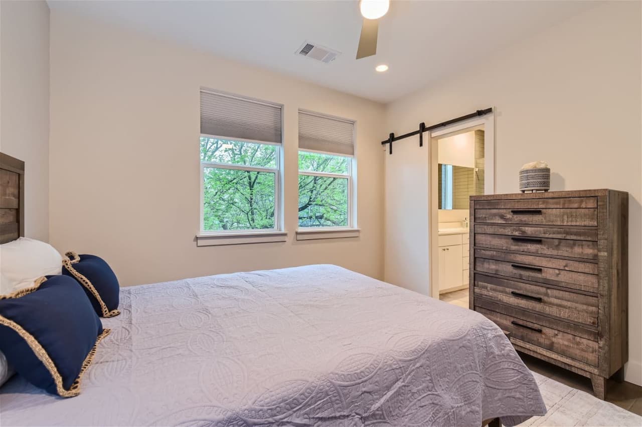 The fresh scent of clean sheets will envelop you as you sink into your comfortable queen bed in the master bedroom.