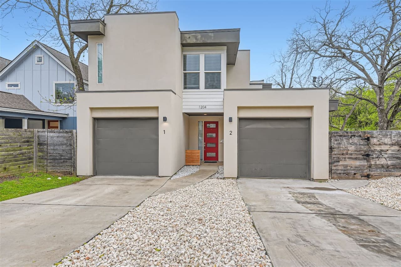 Come experience the true Austin lifestyle in luxury and style with all the modern amenities you could ever need.