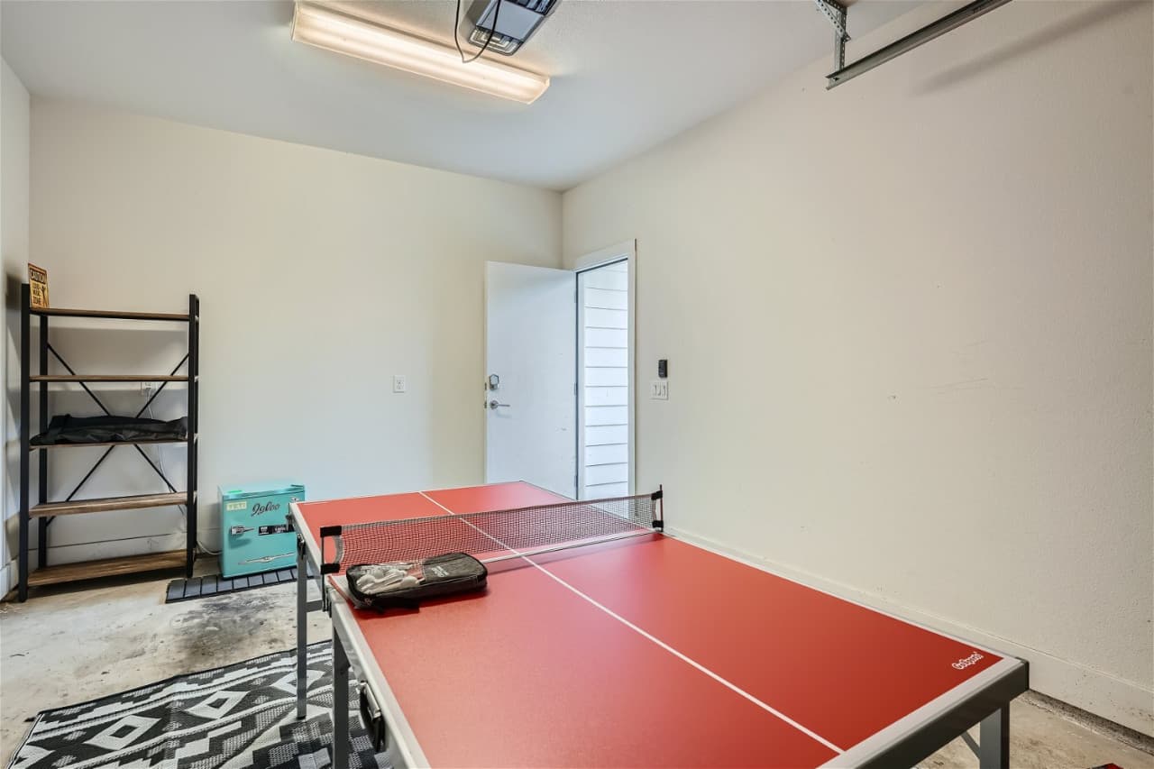Cometa St - Web Quality - 006 - 08 Garage Interior.jpg